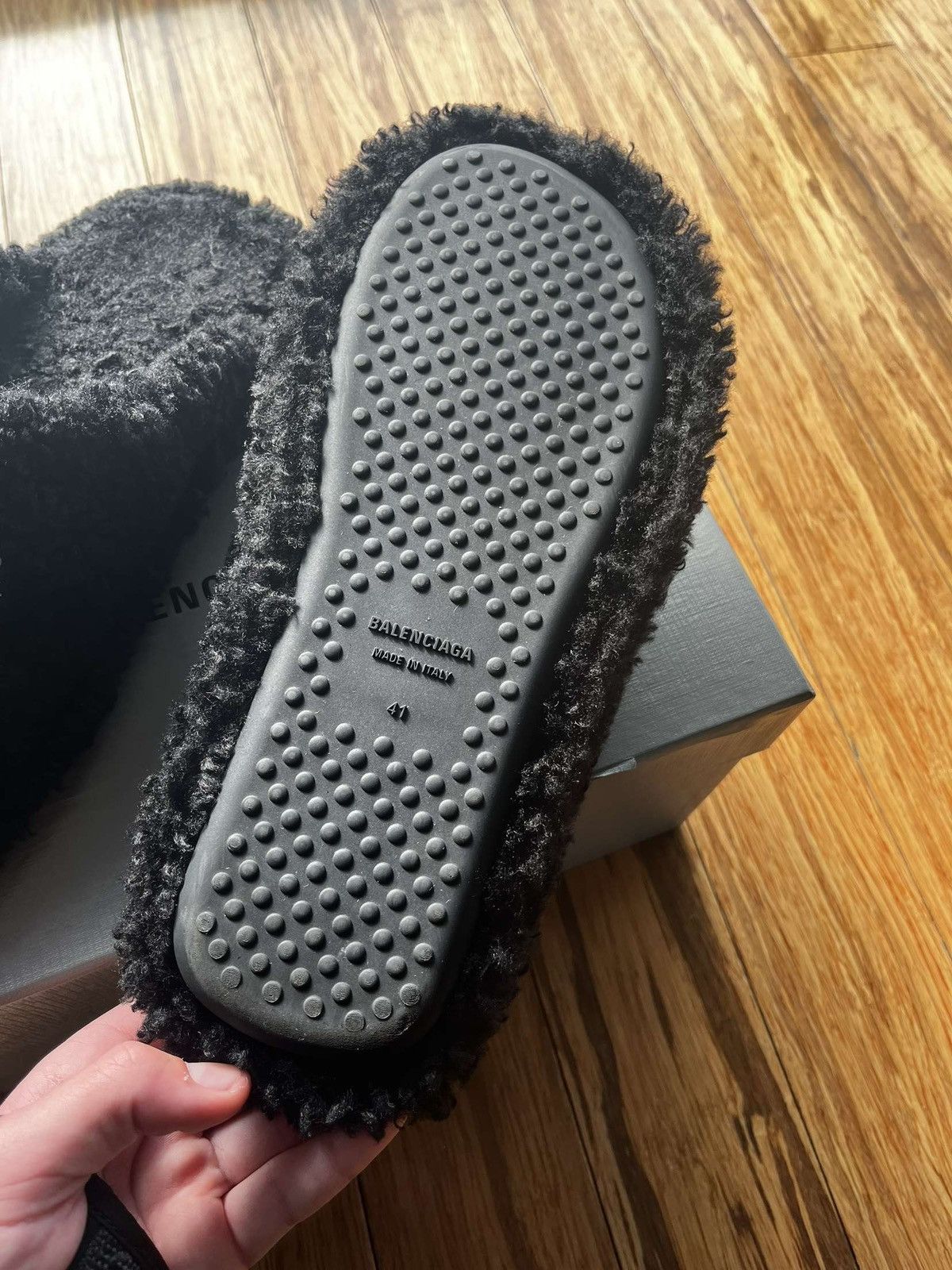 Balenciaga Balenciaga Furry Slides Closed Toe Size US 8 / EU 41 - 3 Thumbnail