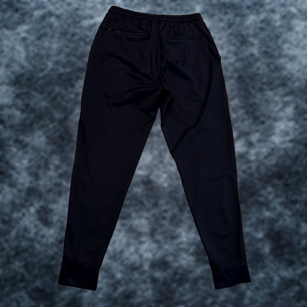 Vuori Vuori Sunday Performance Jogger Men’s Size S Black V416 Jogger Activewear Pockets Breathable Elastic Waist Inseam 28 in Sports Athleisure Outdoor Size US 29 - 1 Thumbnail