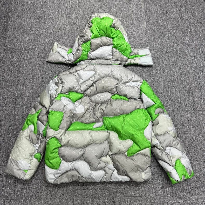 Louis Vuitton Louis Vuitton Portrait down jacket Size US M / EU 48-50 / 2 - 5 Thumbnail