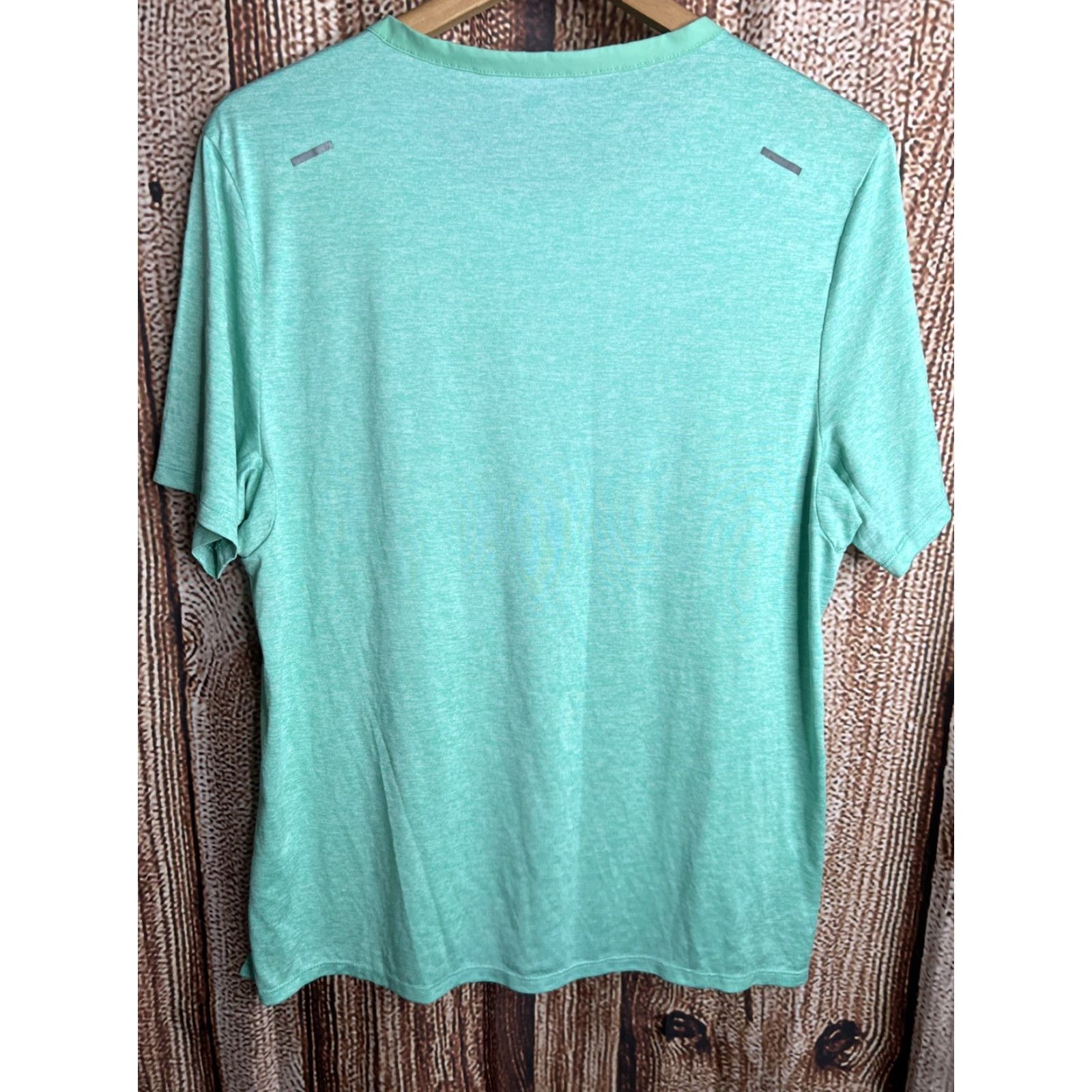 Nike Nike Dri-Fit T-Shirt Mens M Green Short Sleeve Crew Neck Pullover Breathable Lightweight 100% Polyester Running & Jogging Activewear Casual CZ9184-011 Size US M / EU 48-50 / 2 - 3 Thumbnail