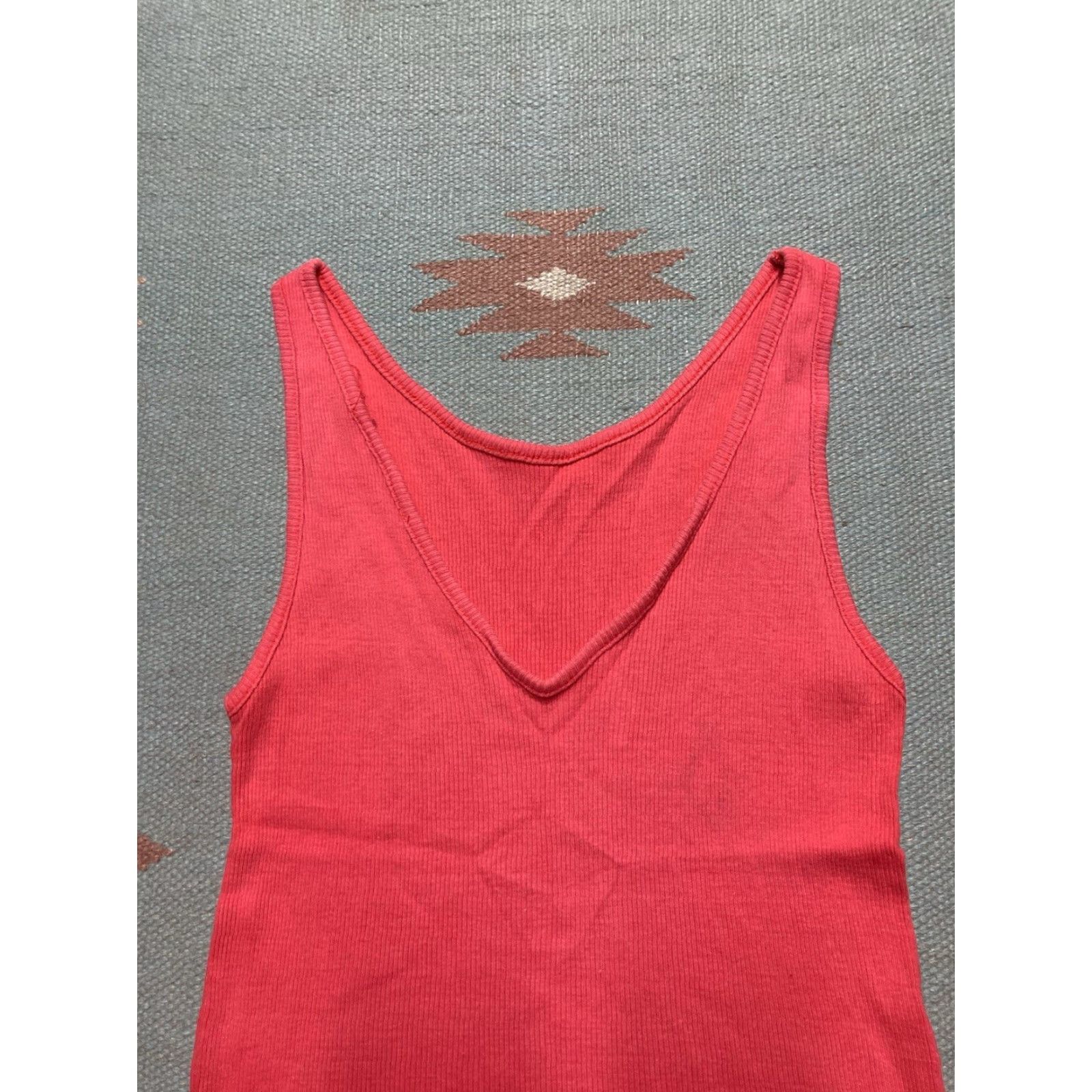 Vintage VINTAGE ribbed tank top beater shirt red soft cotton beach Women’s large Tank Women L Red Beach Cotton Vintage Ribbed Tank Top Beater Shirt Size L / US 10 / IT 46 - 3 Thumbnail