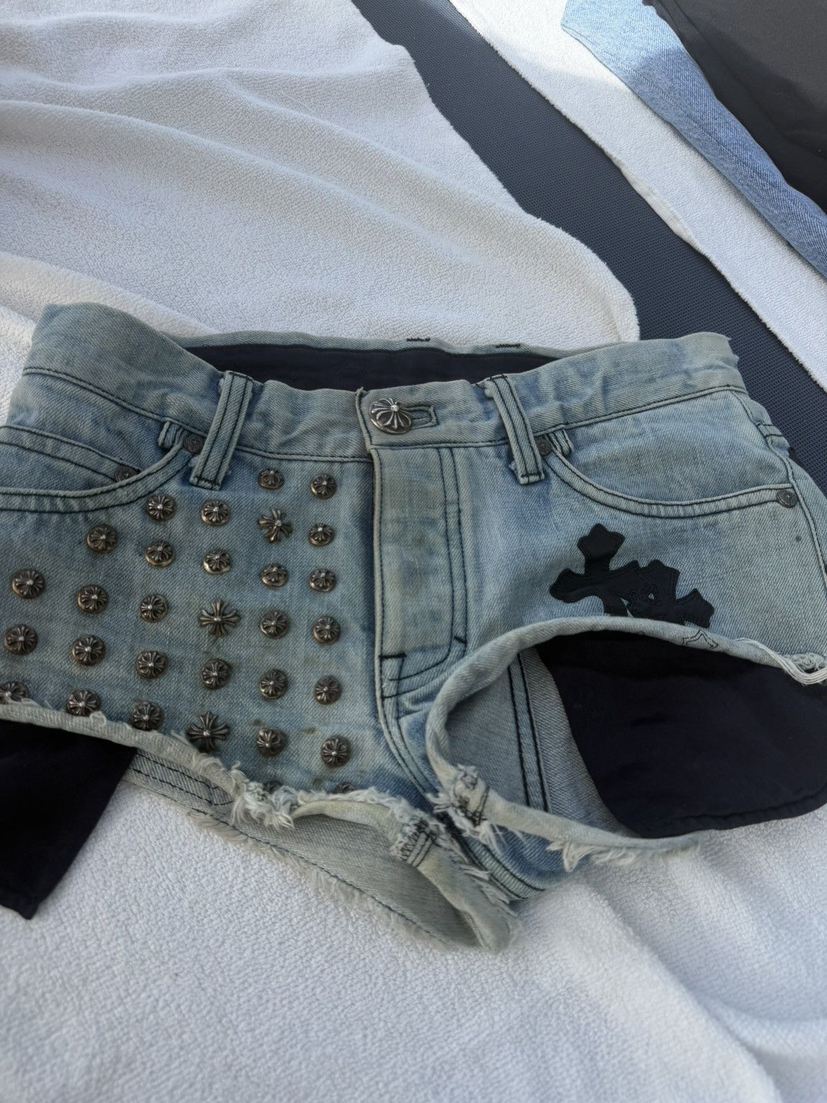 Chrome Hearts Chrome Hearts RARE Denim Cross patch & silver stud shorts Size 25" / US 0 / IT 36 - 8 Thumbnail