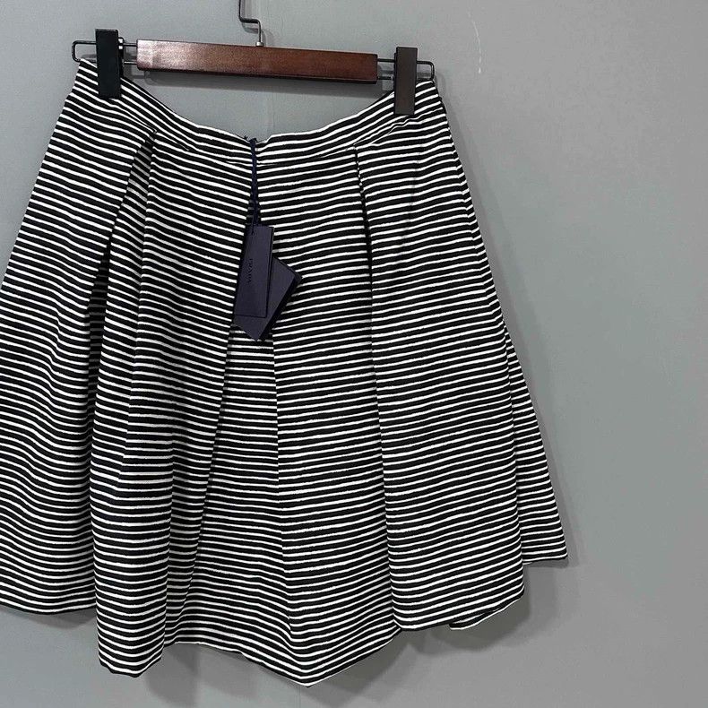 Prada Prada Striped pleated short 2504-Nextarrow Size 27" / US 4 / IT 40 - 2 Thumbnail