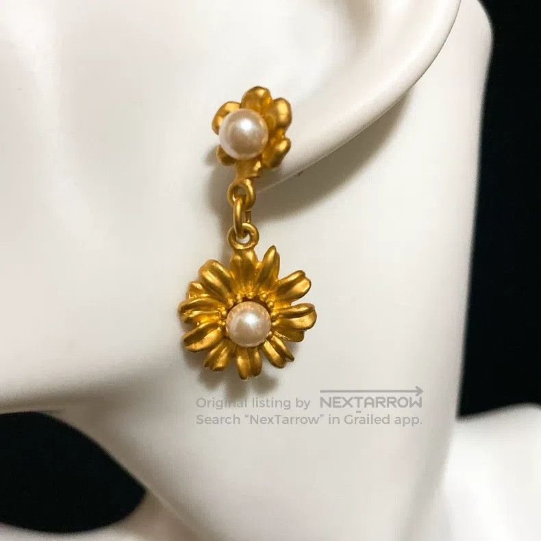 Kenzo kenzo Vintage Pearl Daisy Earrings Size ONE SIZE - 1 Thumbnail