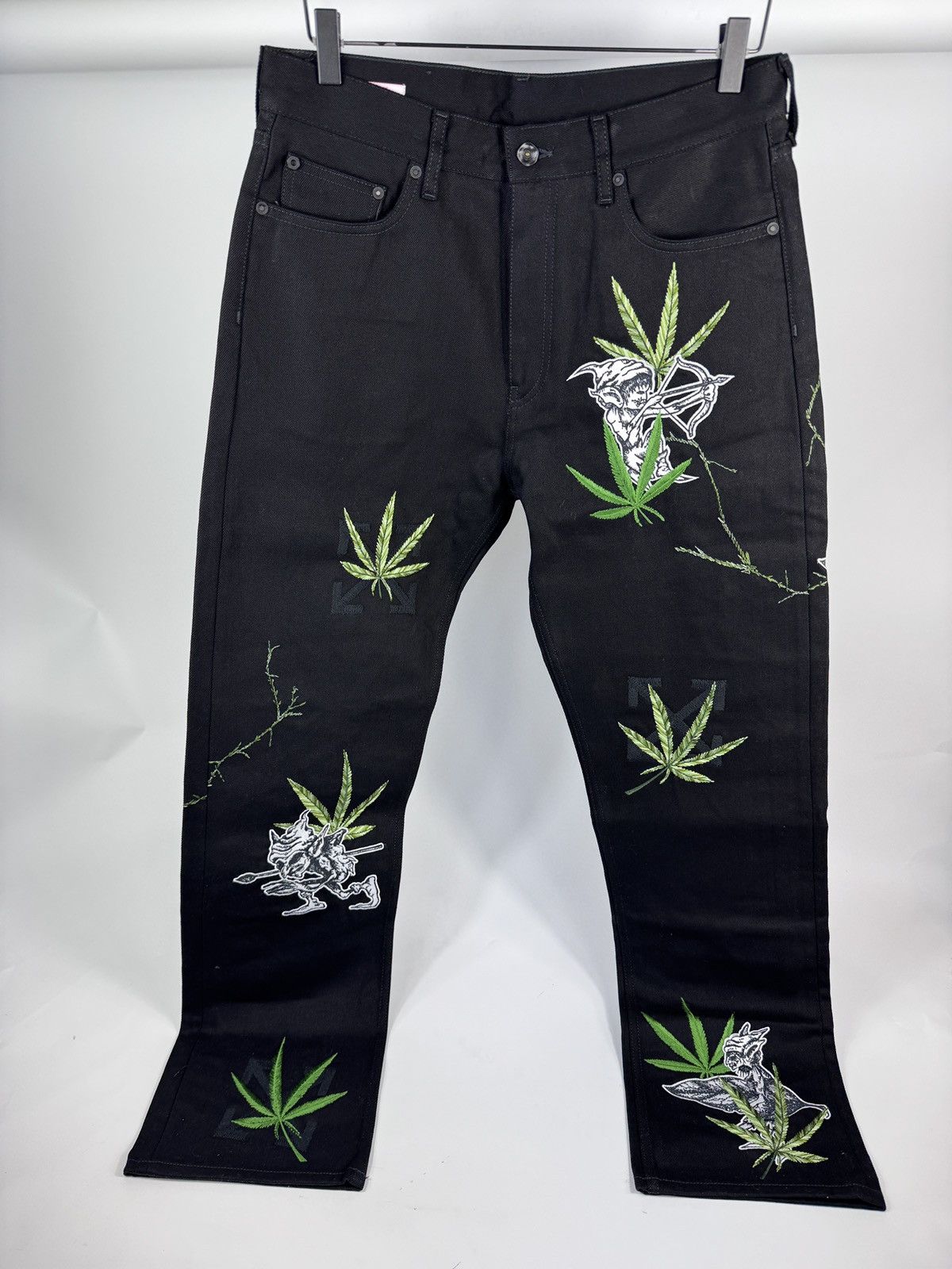 EMBROIDERED GREEN LEAF DETAILED JEANS