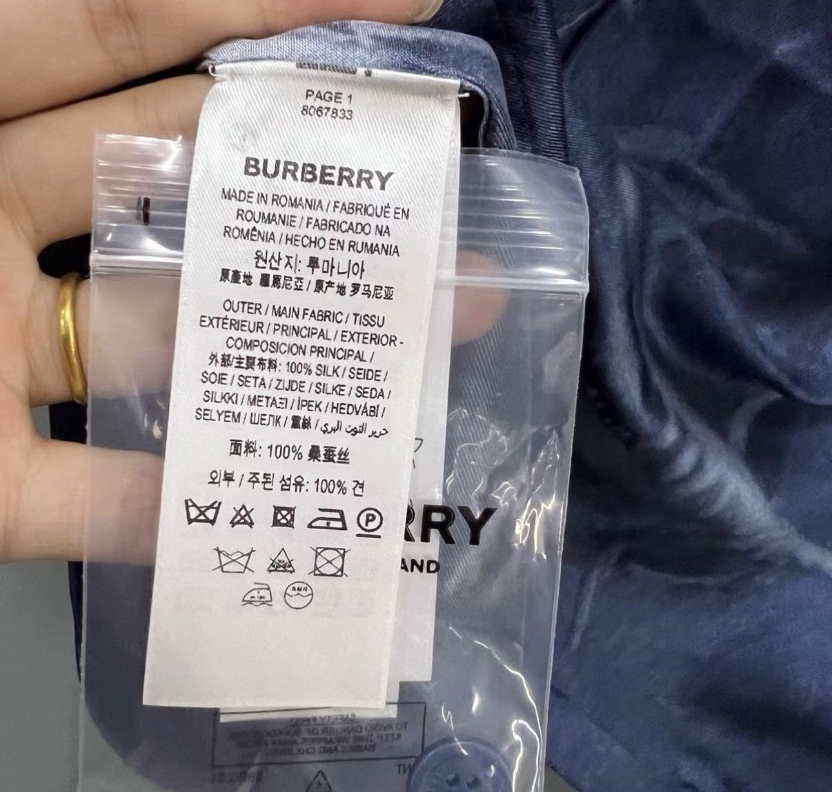Burberry Burberry Shark Print Short Sleeve Shirt J41 Size US M / EU 48-50 / 2 - 3 Thumbnail