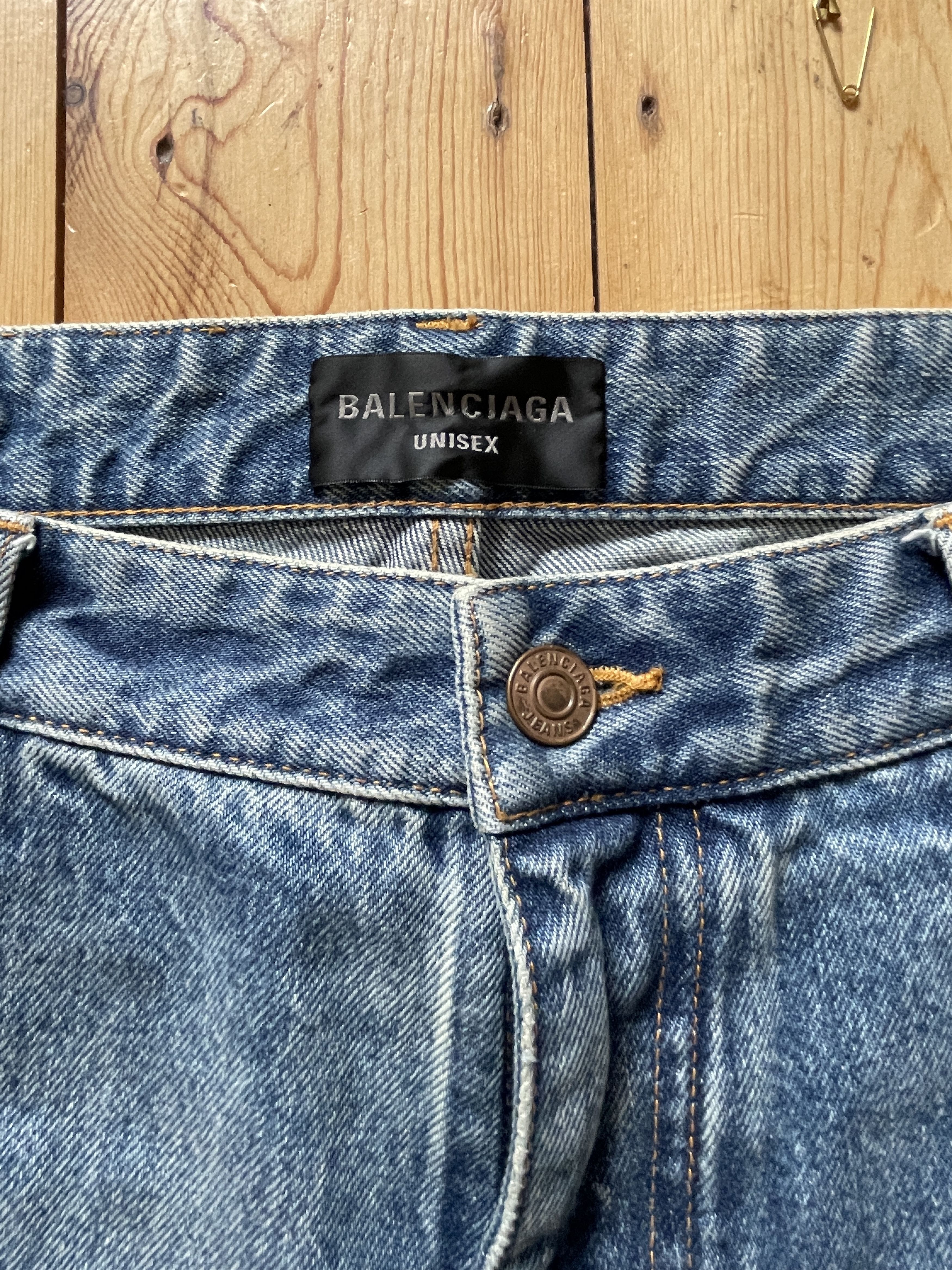 Balenciaga Balenciaga - Light Wash Loose-Fit Jeans L Size US 36 / EU 52 - 3 Thumbnail