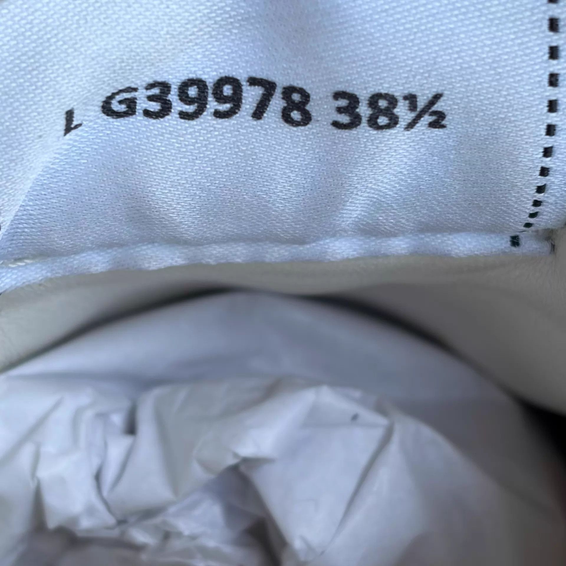 Chanel Chanel Sneaker 38.5 Lightly Worn Slight Sole Wear Size US 8 / IT 38 - 7 Thumbnail