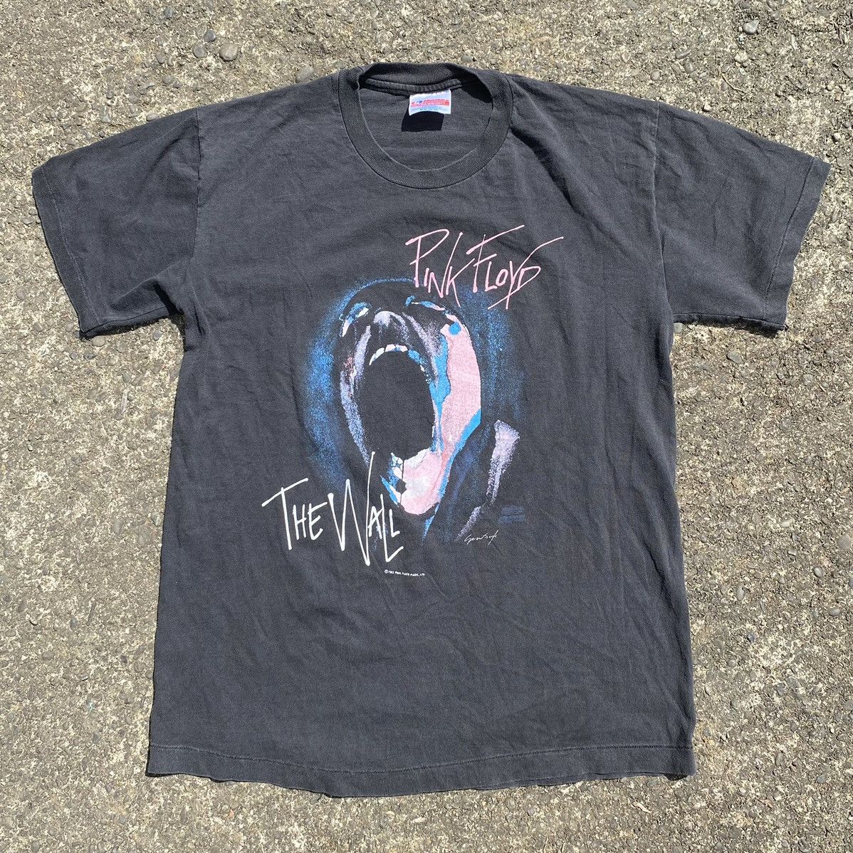 Vintage Vintage 80’s Pink Floyd “The Wall” Tee Size US M / EU 48-50 / 2 - 1 Thumbnail