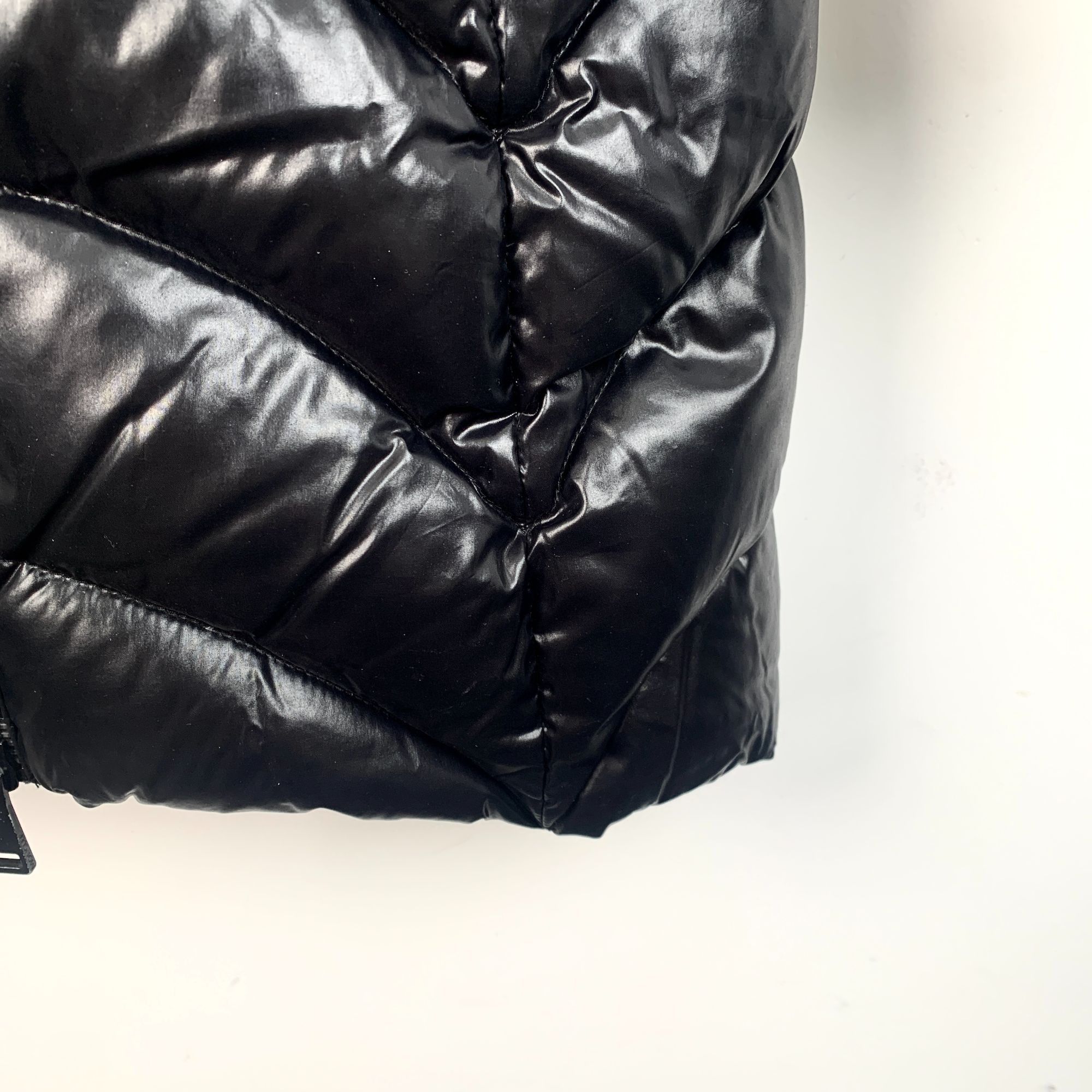 Moncler Moncler Black Down Puffer Coat With Fur-Trimmed Hood & Chevr Size XS / US 0-2 / IT 36-38 - 4 Thumbnail