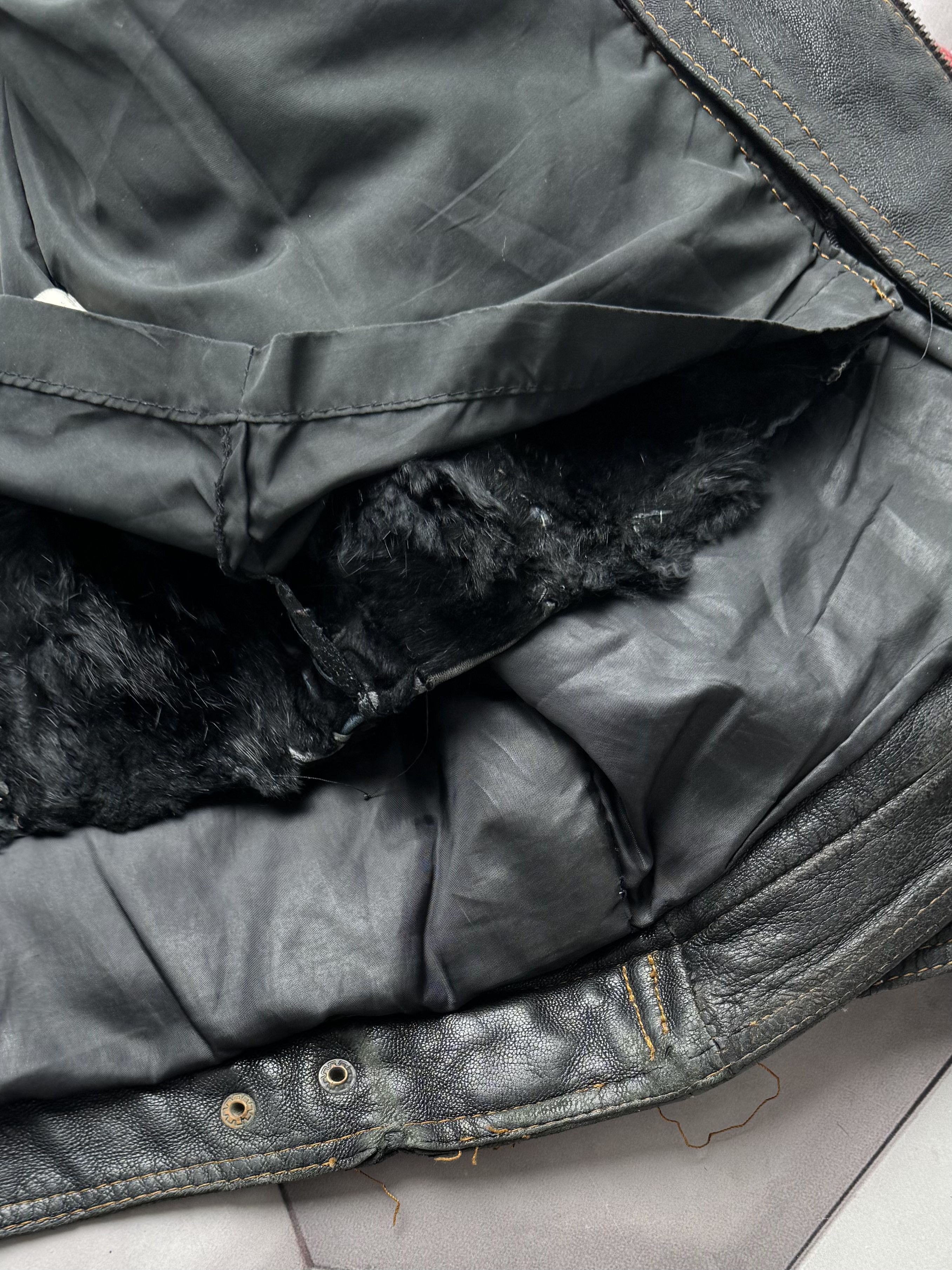 Vintage Vintage Leather Bomber Thrashed Jacket Size US XL / EU 56 / 4 - 14 Thumbnail