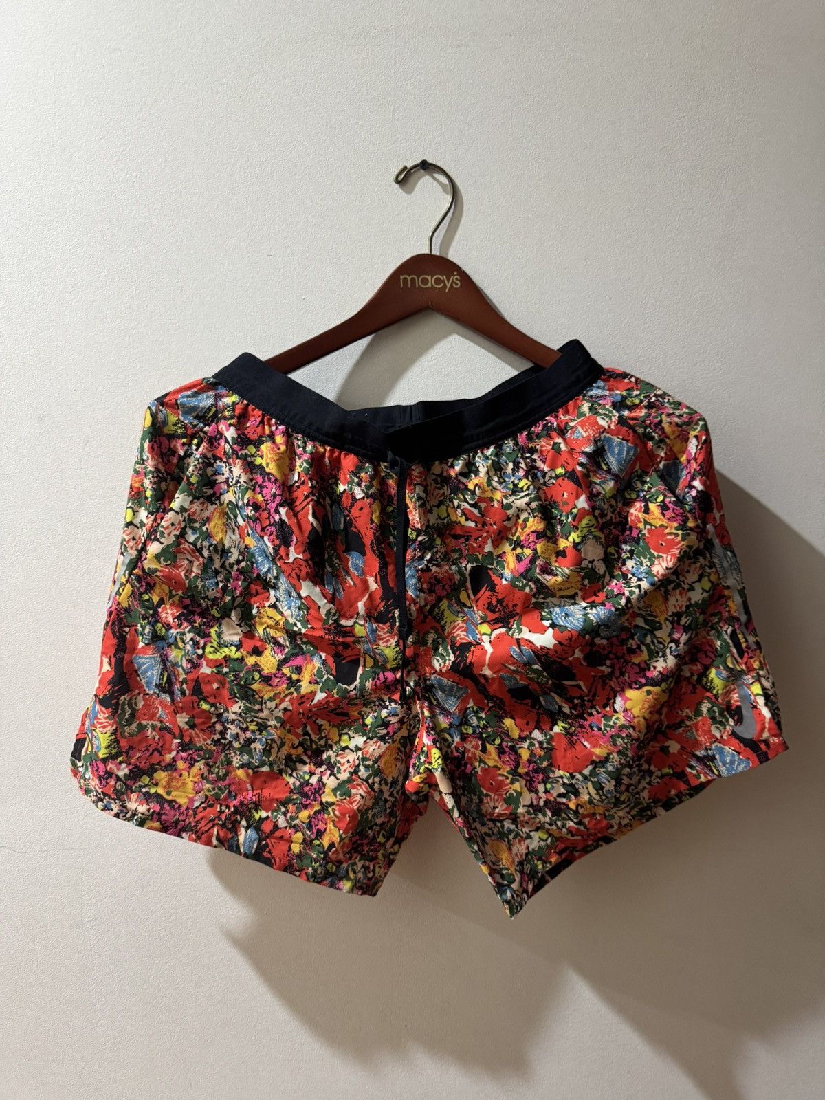 Nike Nike Men’s Floral Abstract Art Running Shorts Size US 34 / EU 50 - 1 Thumbnail