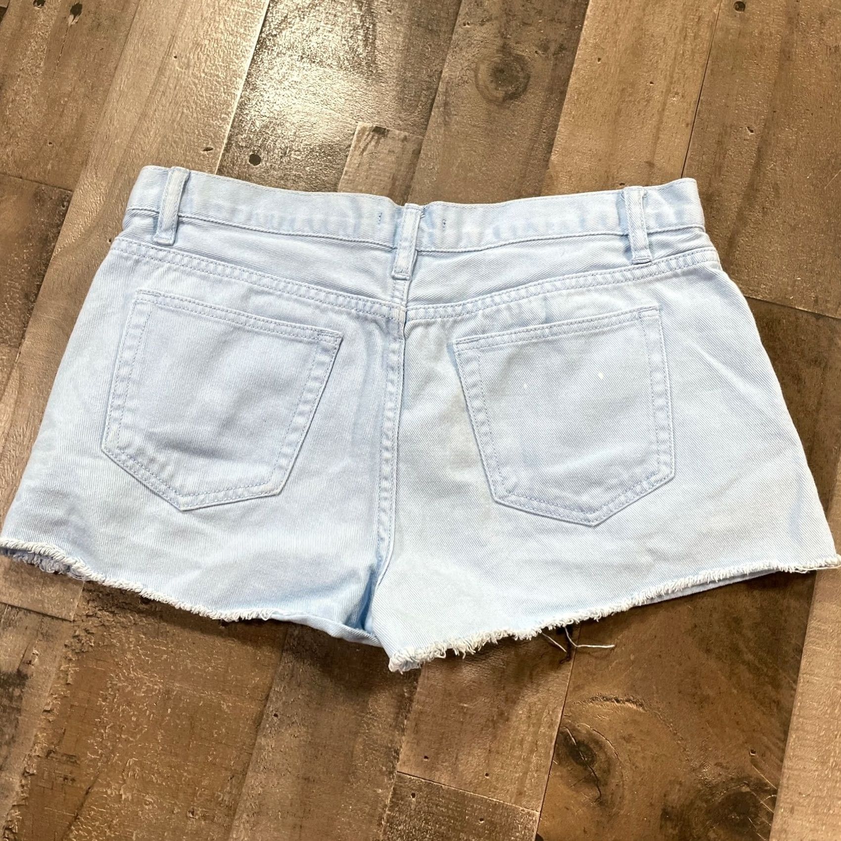 Forever 21 Forever 21 Shorts Womens 30 Blue Cut-Off Mid-Rise Studded Zip Light Wash Denim Shorts Womens 30 Blue Cut-Off Mid-Rise Studded Zip Light Wash Denim Size 30" / US 8 / IT 44 - 2 Thumbnail
