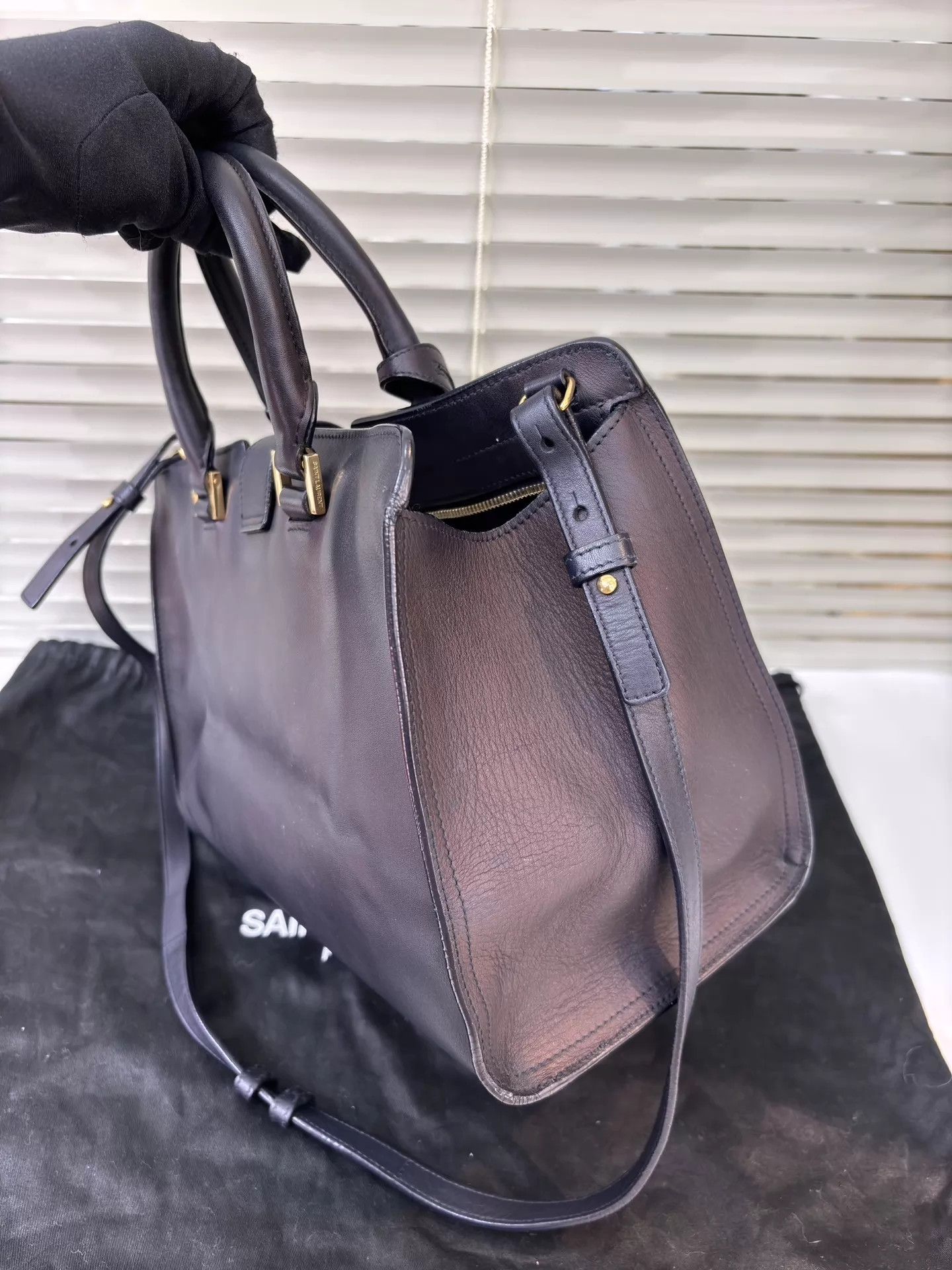 Yves Saint Laurent YSL 9/10 Black Leather Y-Buckle Tote, Cracked Edge, Dust Bag Size ONE SIZE - 3 Thumbnail