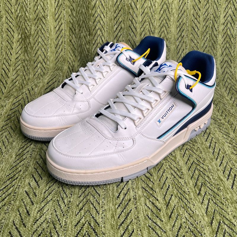 Louis Vuitton Louis Vuitton Low Top Fashion Sneakers in White 0089 Size US 10.5 / EU 43-44 - 1 Thumbnail