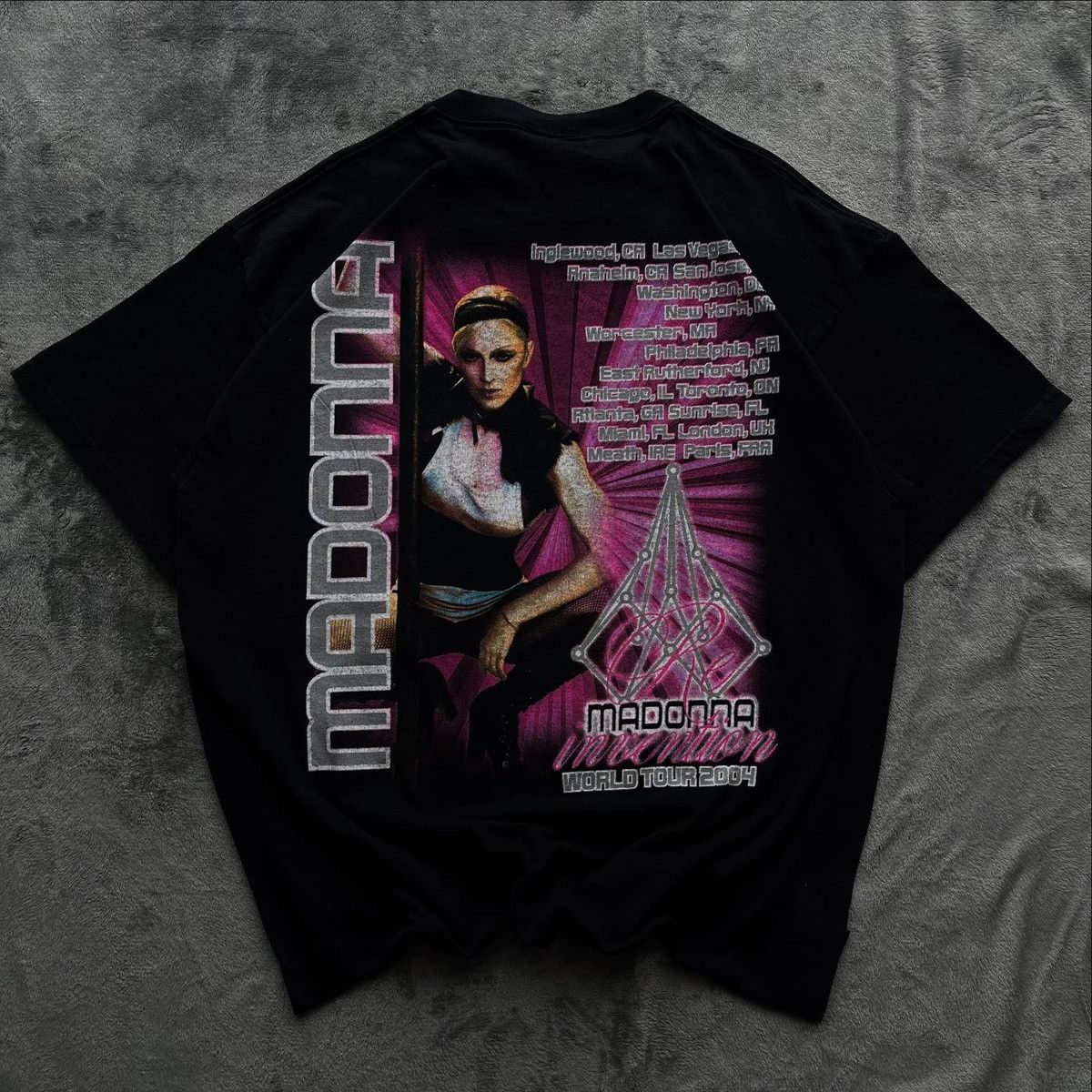 Fruit Of The Loom Vintage MADONNA Re-Invention Tour 2004 Size US XL / EU 56 / 4 - 2 Thumbnail
