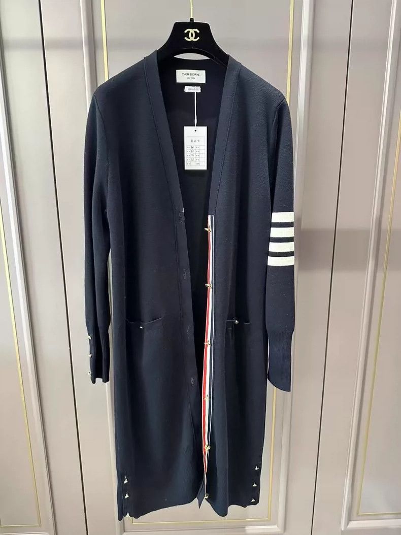 Thom Browne Thom Browne Long gold buttoned sweater Size US S / EU 44-46 / 1 - 1 Thumbnail