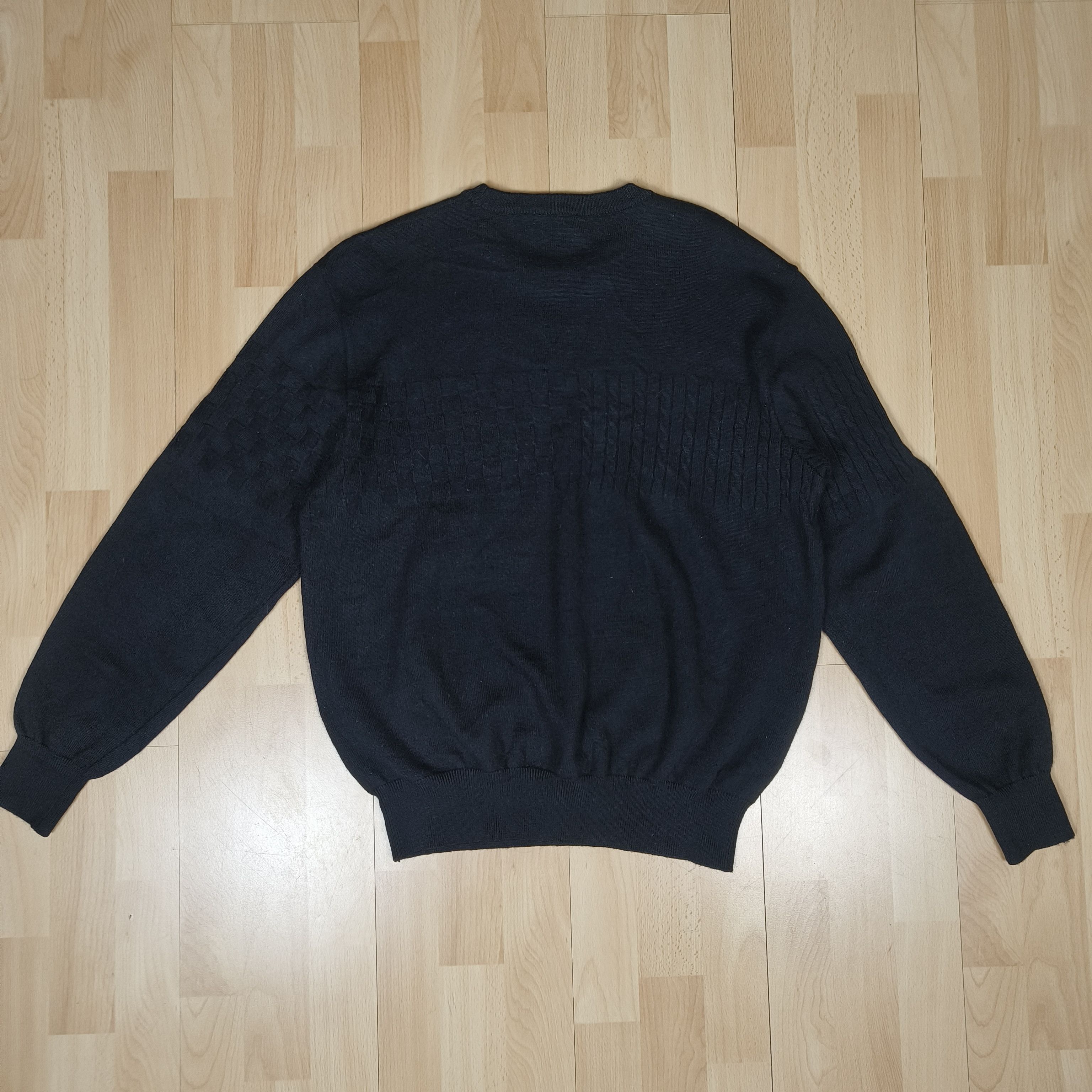 Japanese Brand Rare Black & White Japanese Brand Sweater Size US L / EU 52-54 / 3 - 5 Thumbnail