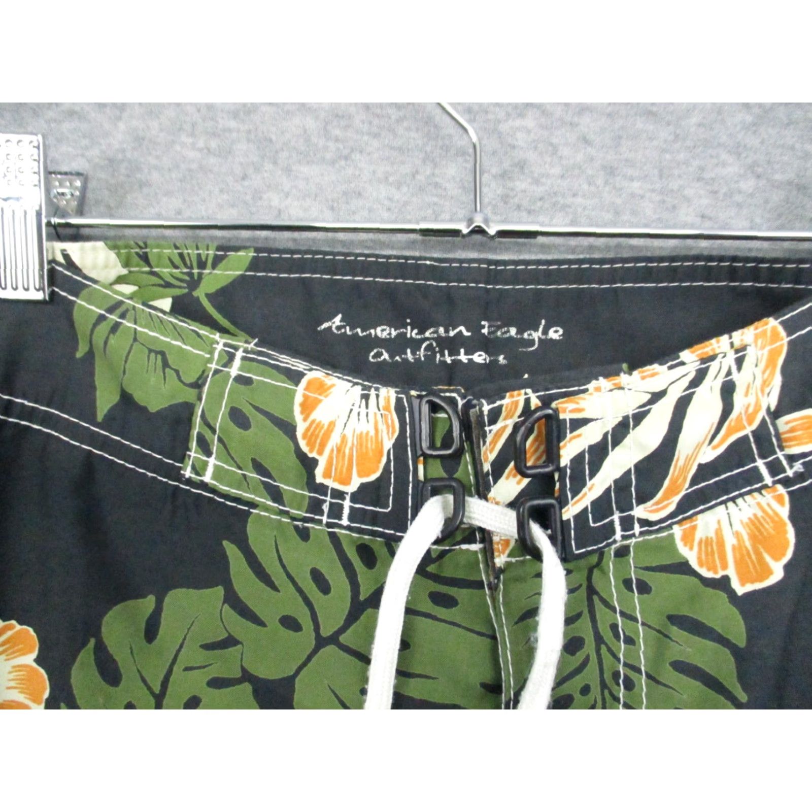 American Eagle Outfitters American Eagle Outfitters Board Shorts Men 30 Hawaiian Floral Black Drawstring Size US 30 / EU 46 - 4 Thumbnail