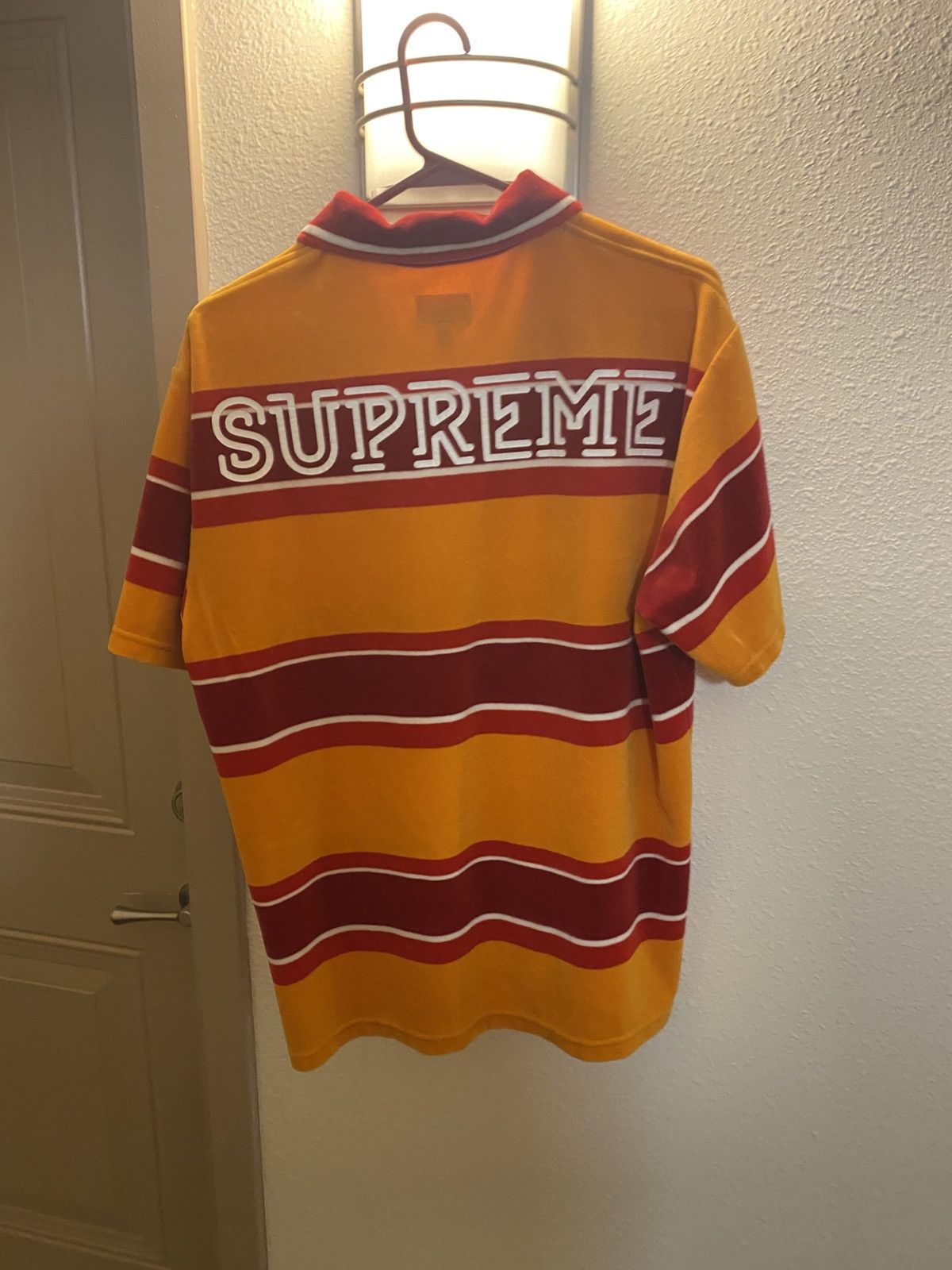 Supreme supreme gold and red velour polo like new Size US M / EU 48-50 / 2 - 2 Thumbnail