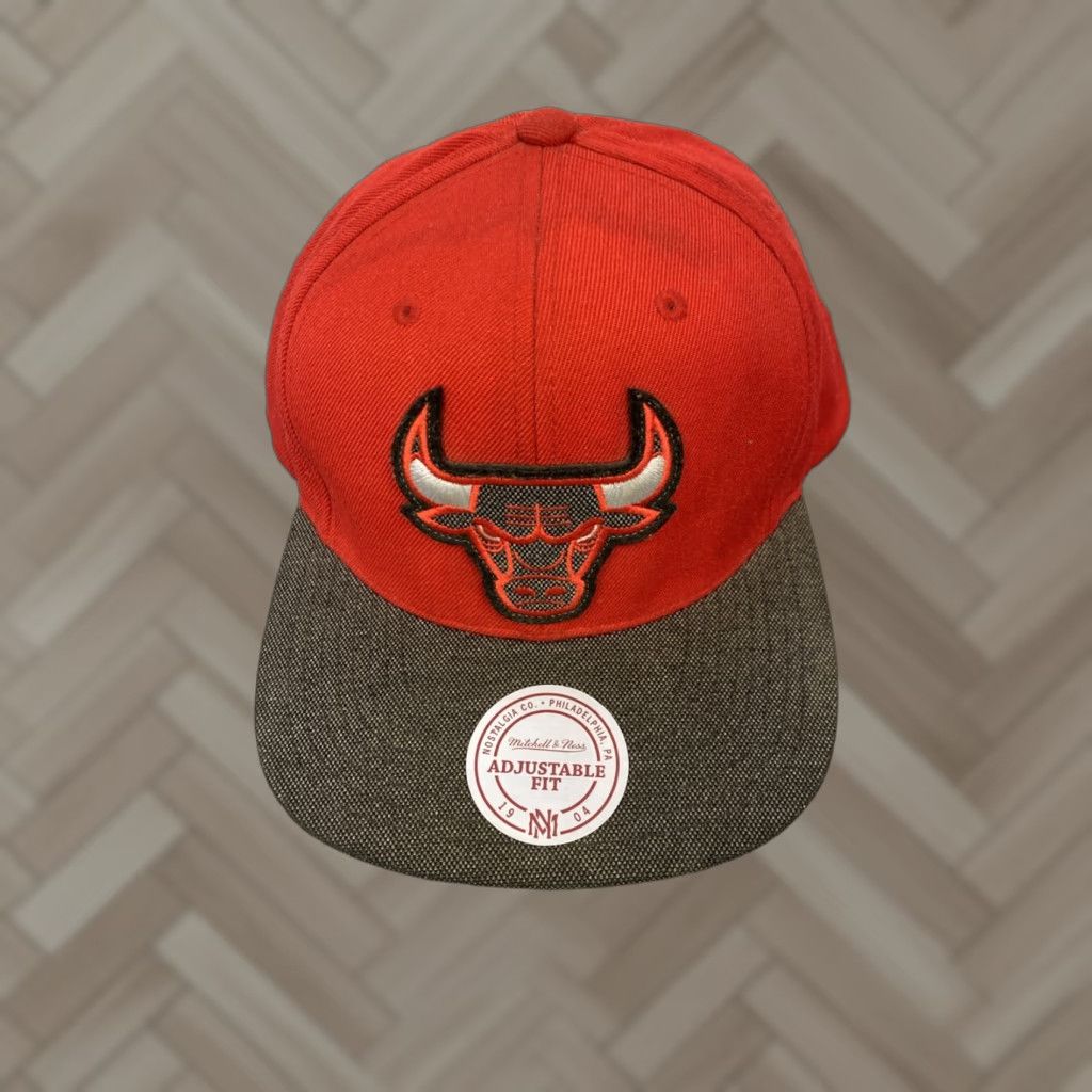 Mitchell & Ness Mitchell & Ness Core Basic Snapback Hat Gray-Red Chicago Bulls / 683 Size ONE SIZE - 1 Thumbnail
