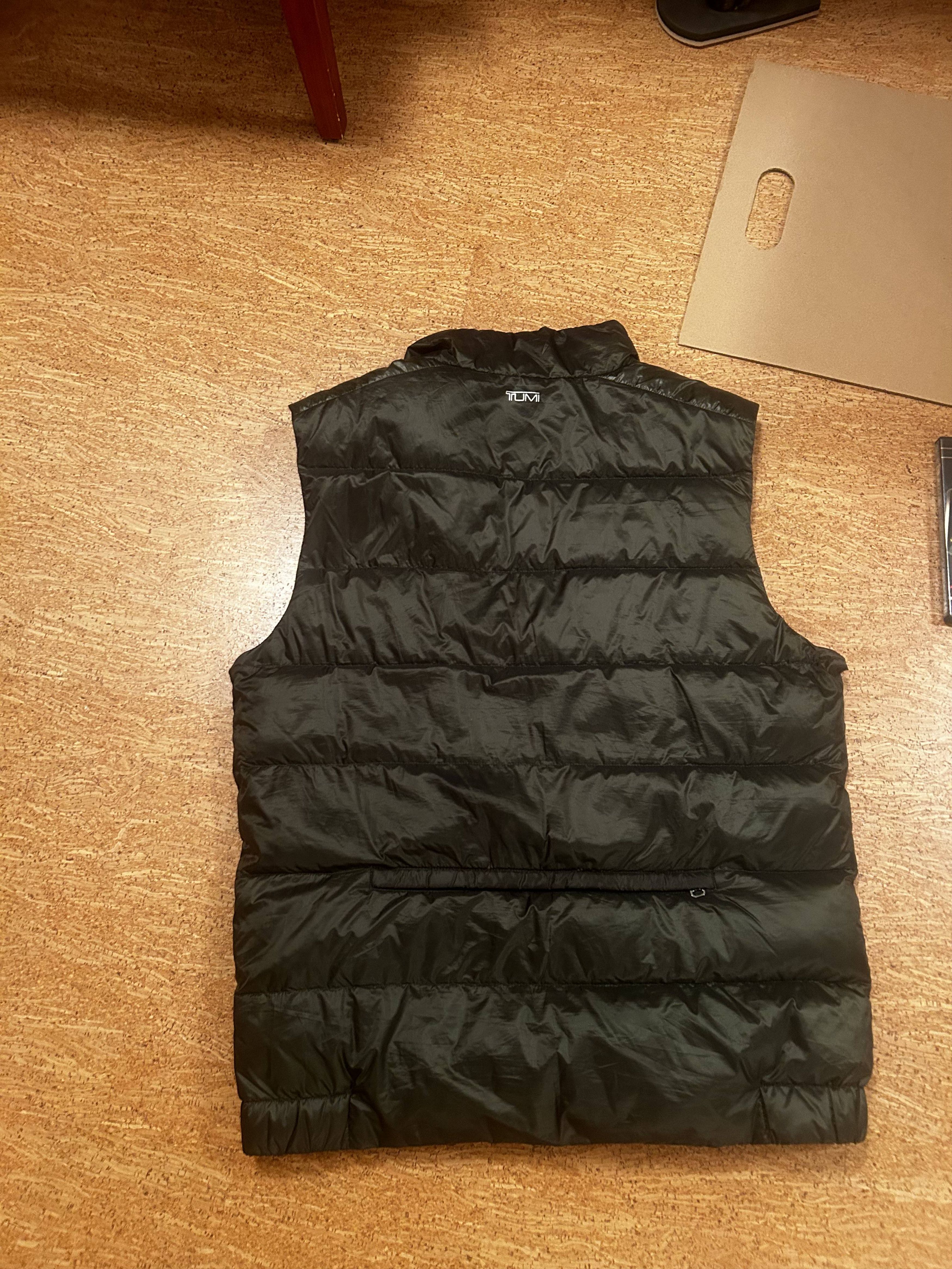 Tumi Green Men's Puffer Recycled Packable Vest Size US M / EU 48-50 / 2 - 3 Thumbnail