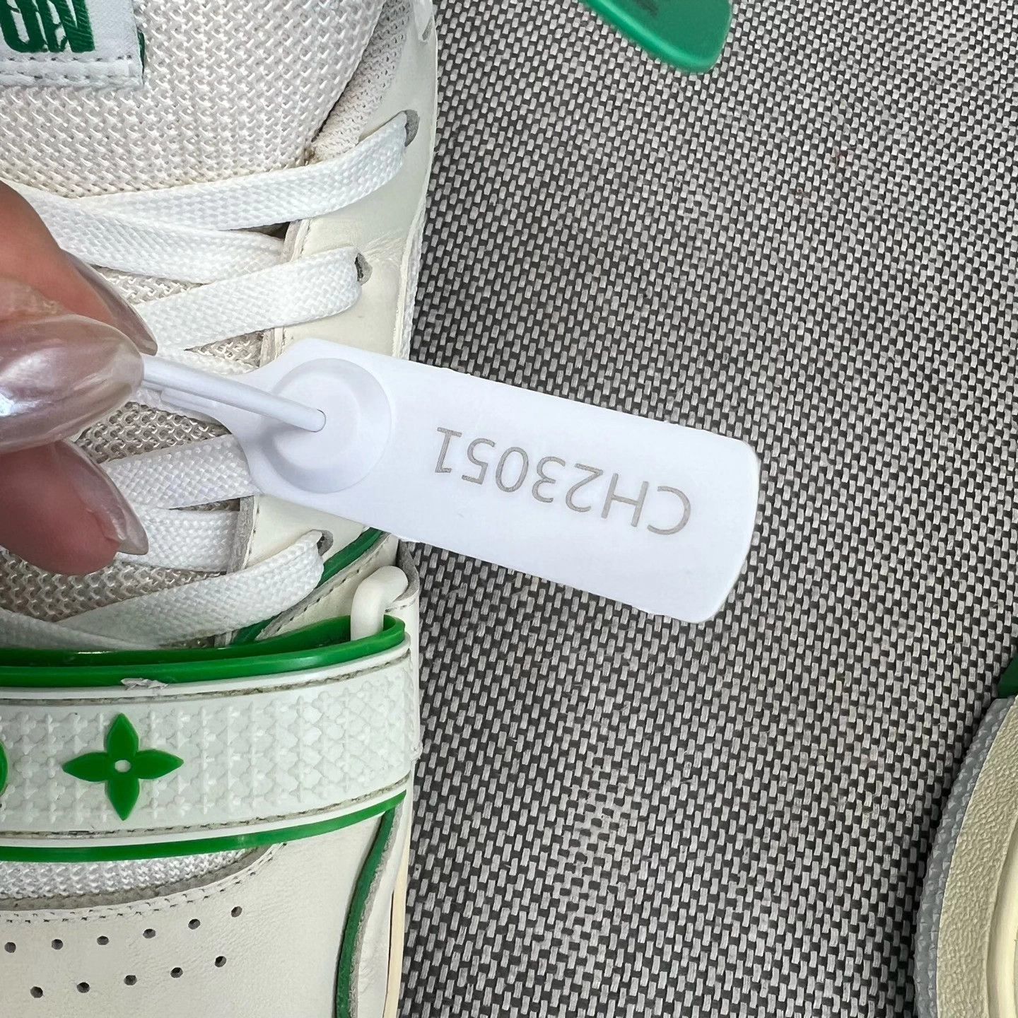Louis Vuitton LV Trainer White Green Velcro 8.5 US 99 New Size US 9.5 / EU 42-43 - 9 Thumbnail