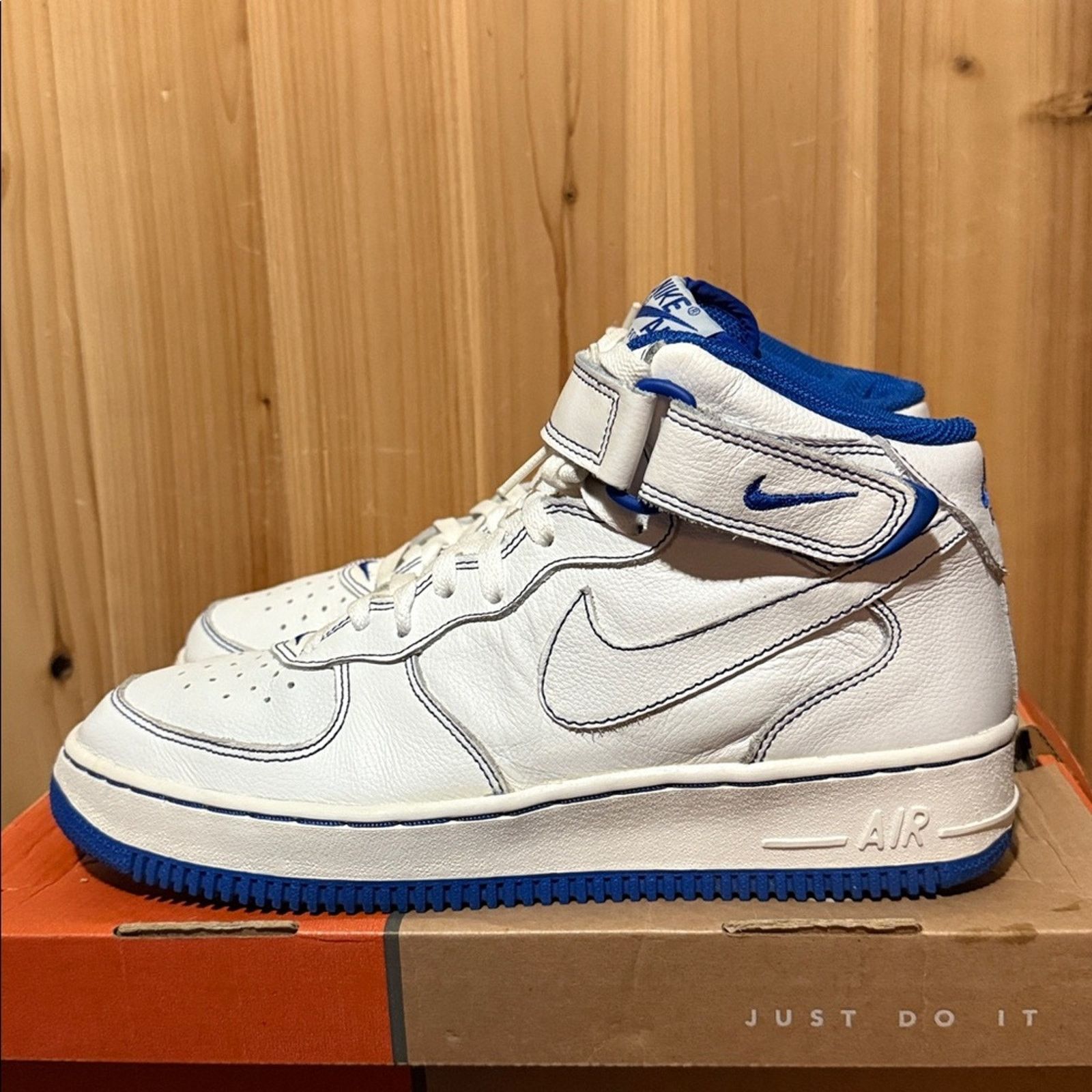 Nike 2002 Nike Air Force 1 Contrast Stitch White White Royal Blue Size US 10 / EU 43 - 8 Thumbnail