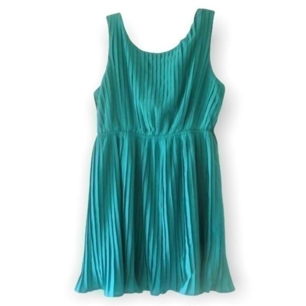 Designer Epilogue deep v back formal pleated dress Size S / US 4 / IT 40 - 1 Thumbnail