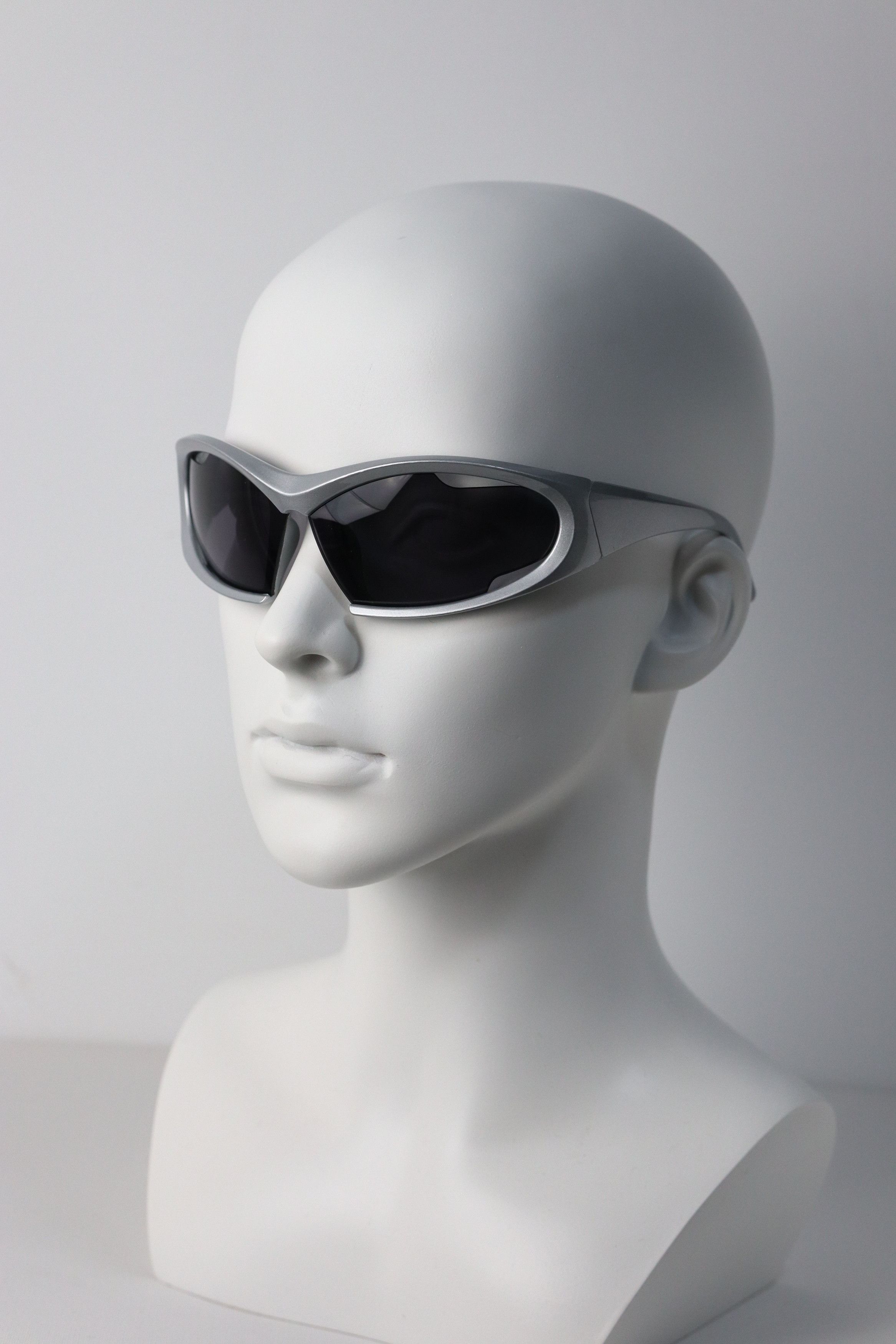 Japanese Brand Y2k Avant Garde Futuristic Silver Sunglasses Unisex OS Size ONE SIZE - 1 Thumbnail