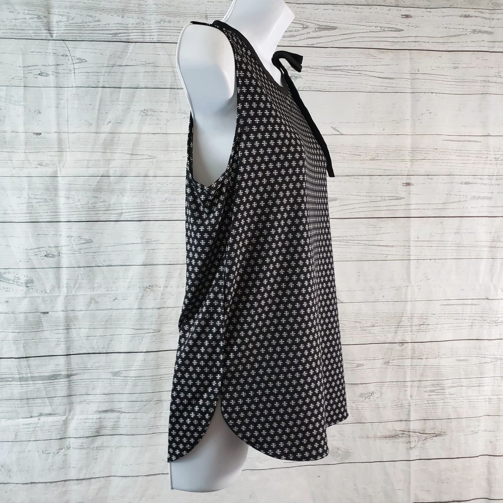Banana Republic Banana Republic Womens Tank Top Sz Small Black White Shirt Adult Small Tank Size S / US 4 / IT 40 - 3 Thumbnail