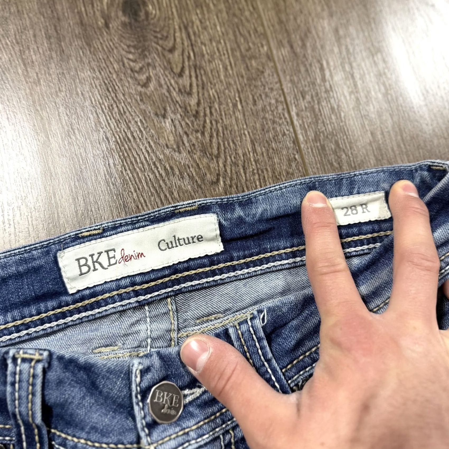 BKE BKE Culture Jeans Womens Bootcut 28R Low Rise Medium Wash Denim Slim Fit Distressed Pockets Embroidered Logo 5-Pocket Inseam 32in Vintage No Size 28" / US 6 / IT 42 - 4 Thumbnail