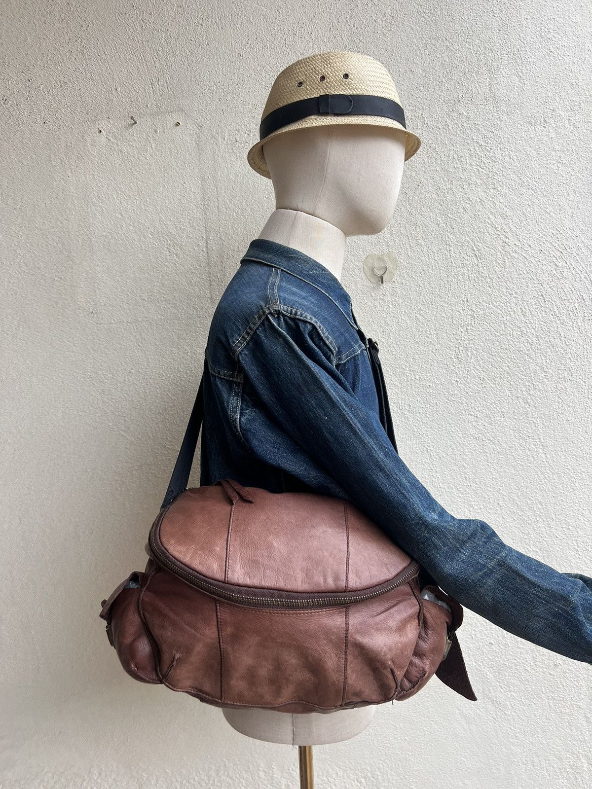 Leather Vintage Papillonner Japan Fade Patina Leather Messenger Bag Size ONE SIZE - 3 Thumbnail