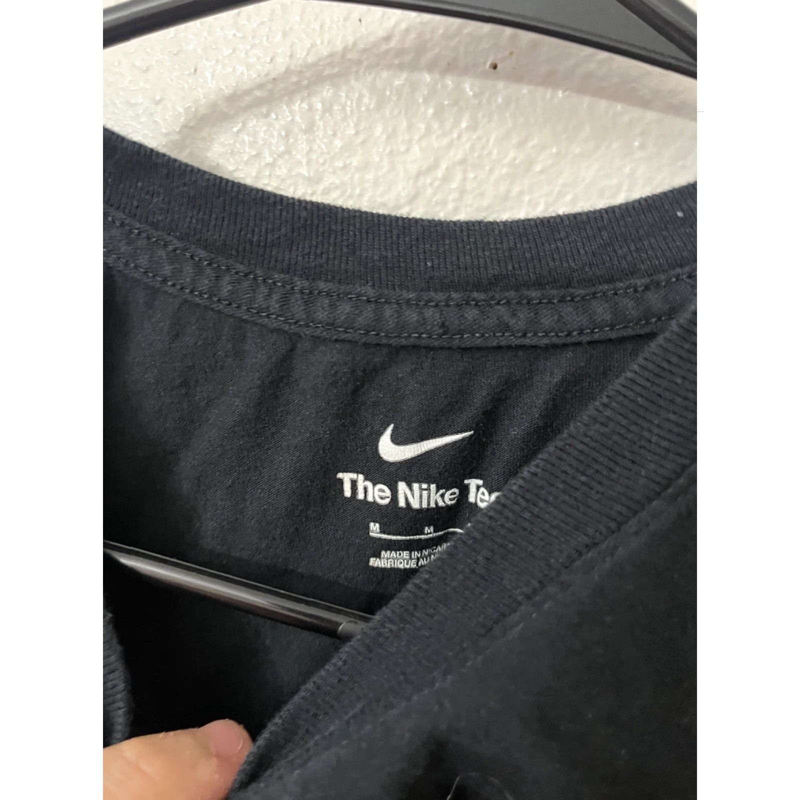 Nike Nike Tee Mens Tee Graphic T-Shirt Logo Black Size Medium Crew Neck Short Sleeve Classic Nike Logo shirt Mens M Black Navy 90s? Size US M / EU 48-50 / 2 - 3 Thumbnail