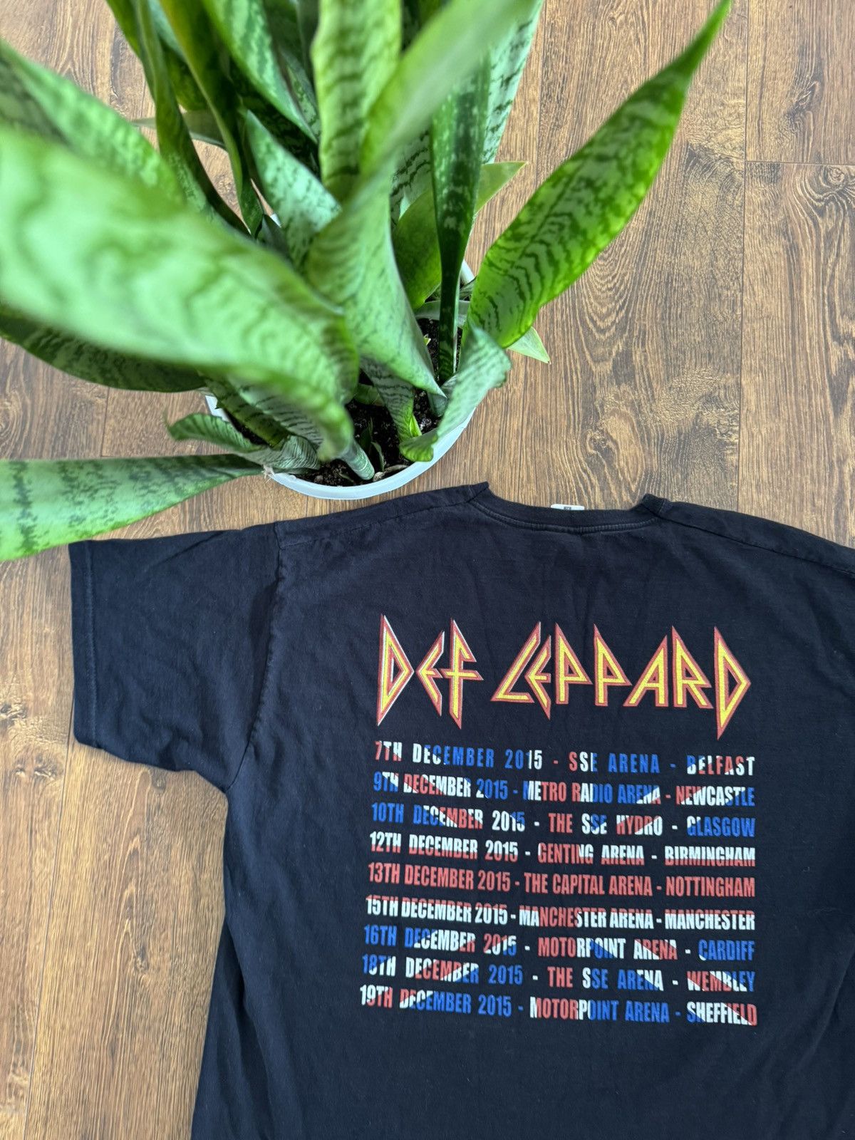 Def Leppard Def Leppard Fruit of the Loom Tour 2015 vintage t shirt tee Size US XL / EU 56 / 4 - 5 Thumbnail