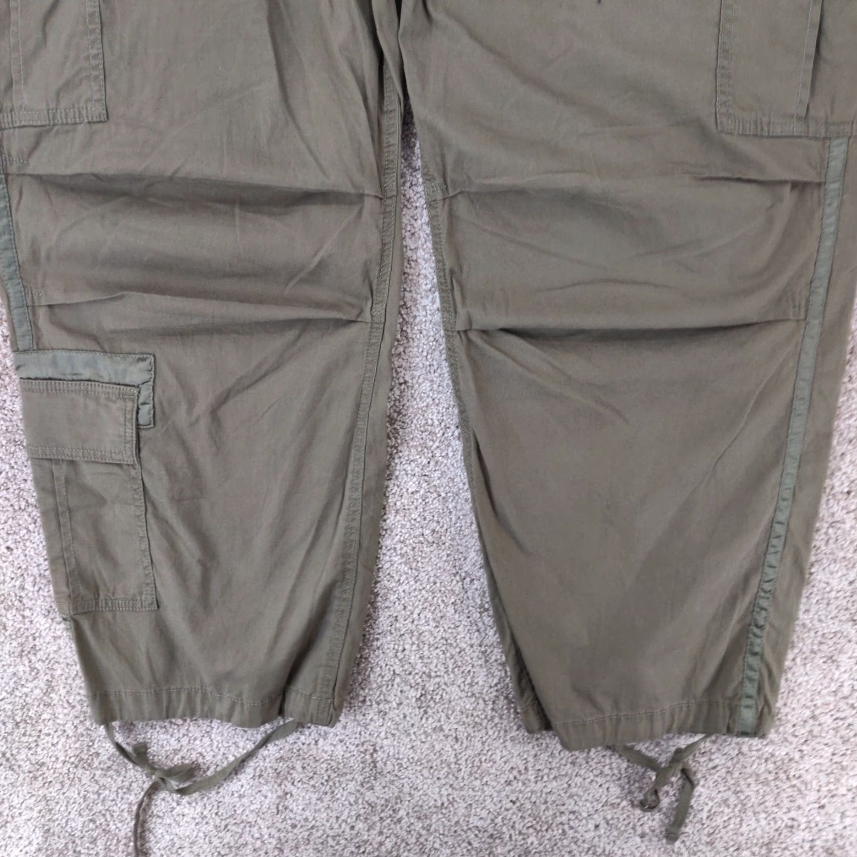 Abercrombie & Fitch VINTAGE Abercrombie & Fitch Cargo Pants Women Regular 37 Olive Green Relaxed Tapered 31in Inseam 40in Waist Styled Y2K Streetwear Mens? Womens Size 25" / US 0 / IT 36 - 4 Thumbnail