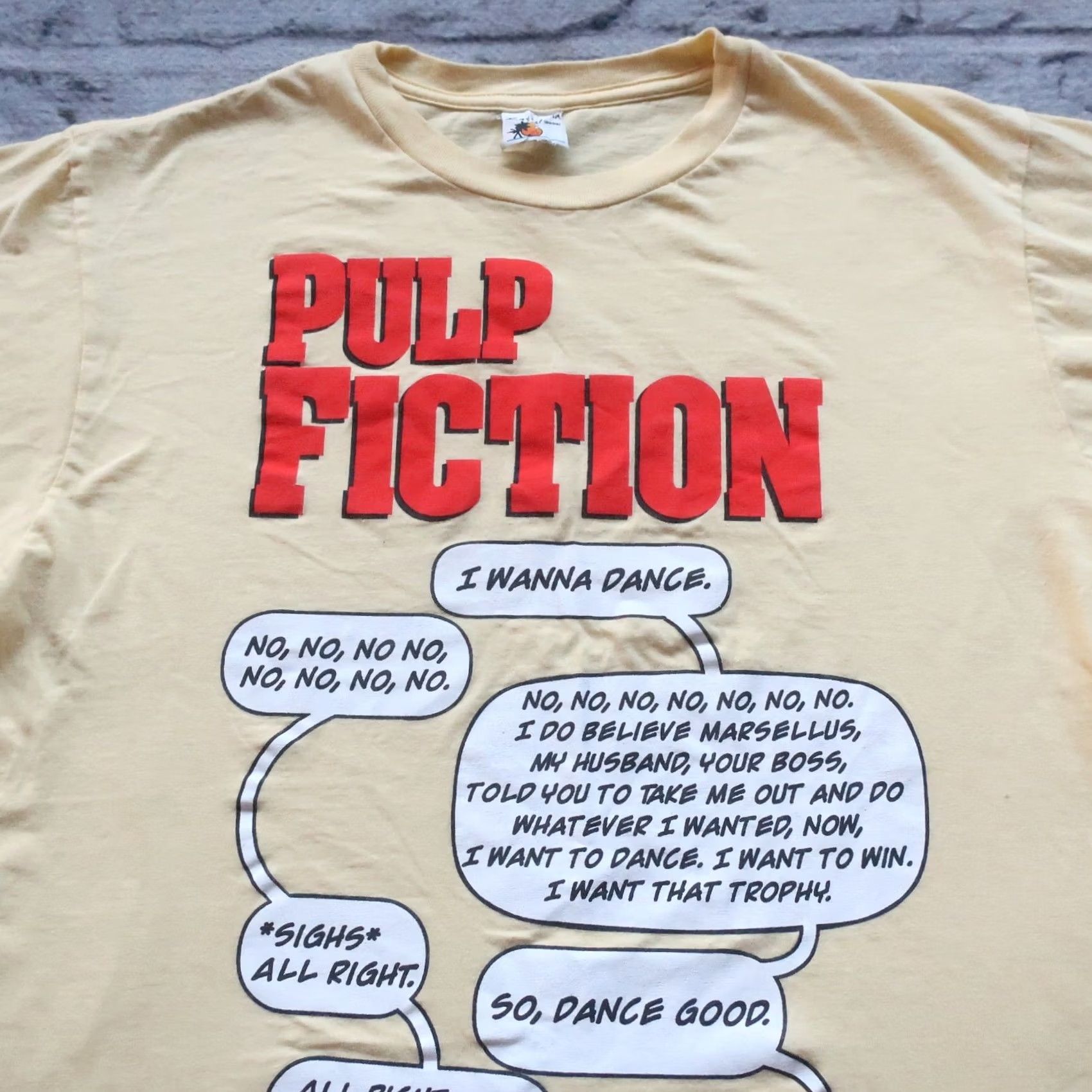 Vintage VINTAGE Pulp Fiction Comic Strip Tshirt Large Yellow Mens Shirt Tee 2010 Movie Bay Island Size US L / EU 52-54 / 3 - 3 Thumbnail