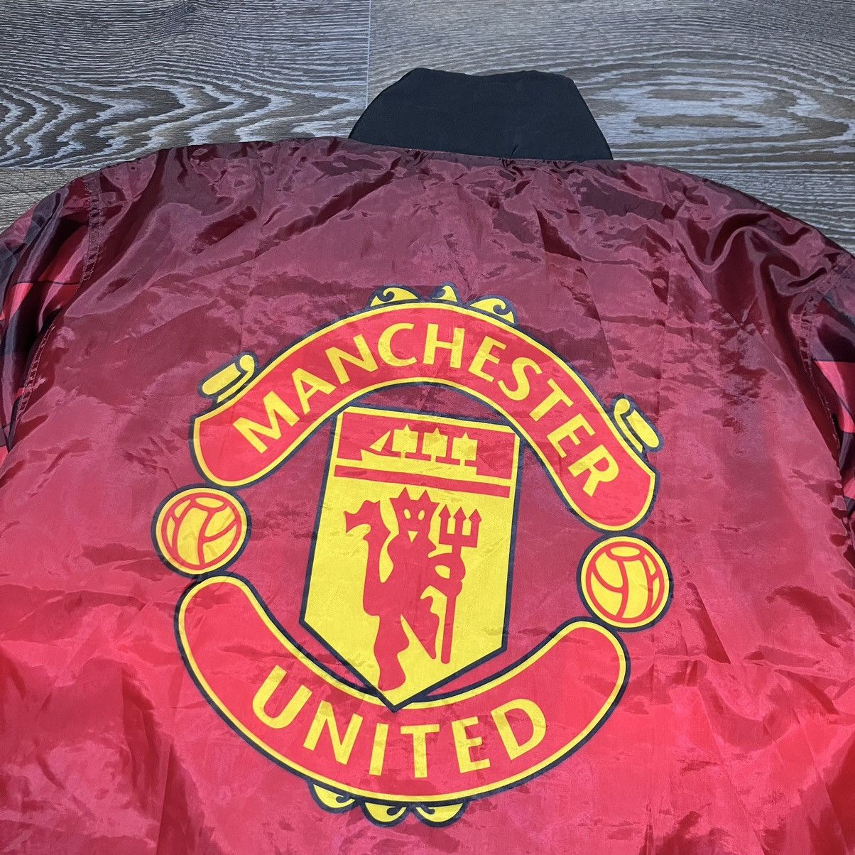 Vintage MANCHESTER UNITED FC Emblem Monogram Gradient Nylon Jacket Size US XL / EU 56 / 4 - 11 Thumbnail
