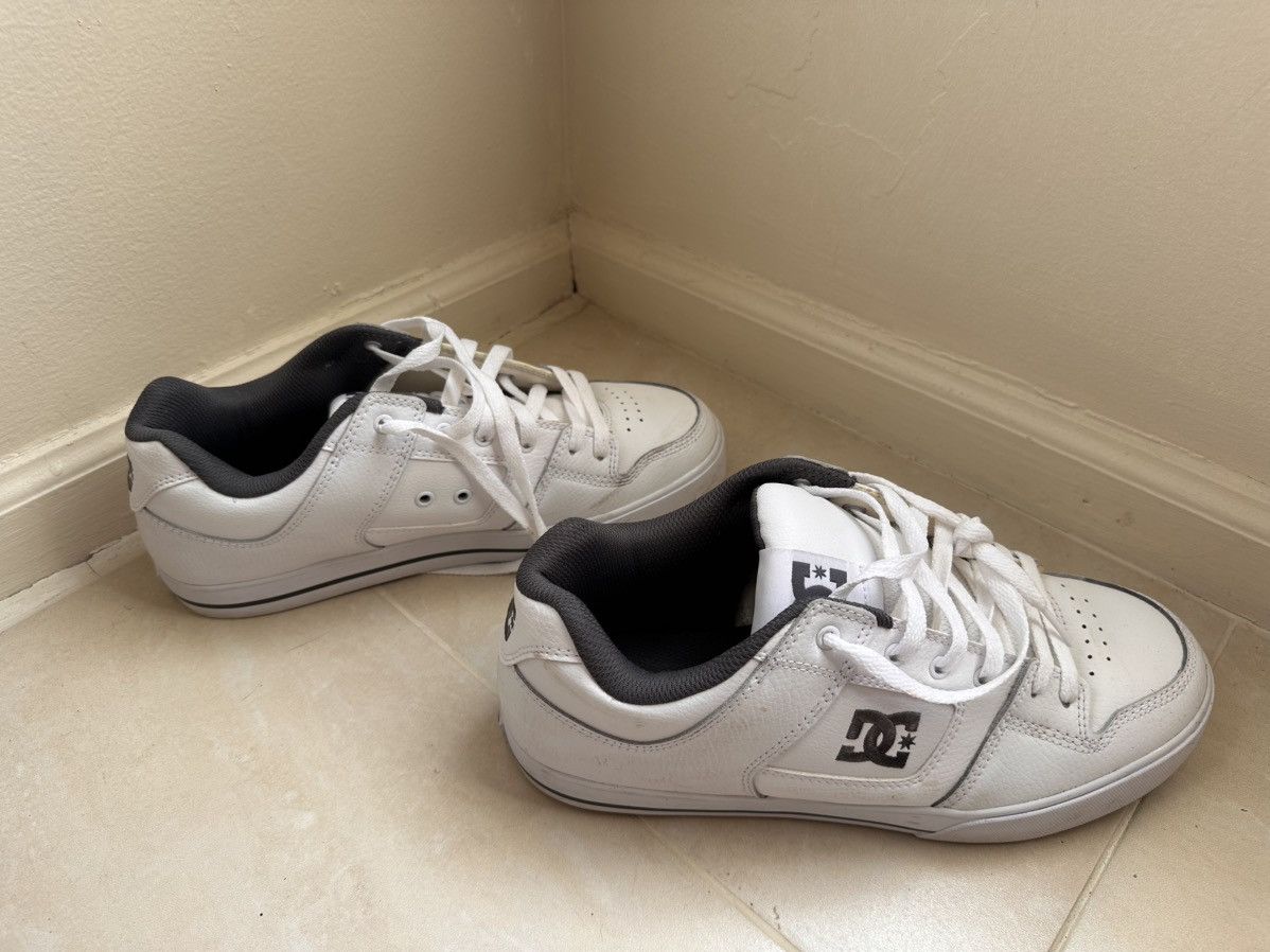 DC Slight used white DC skate shoes size 11 Size US 11 / EU 44 - 5 Thumbnail