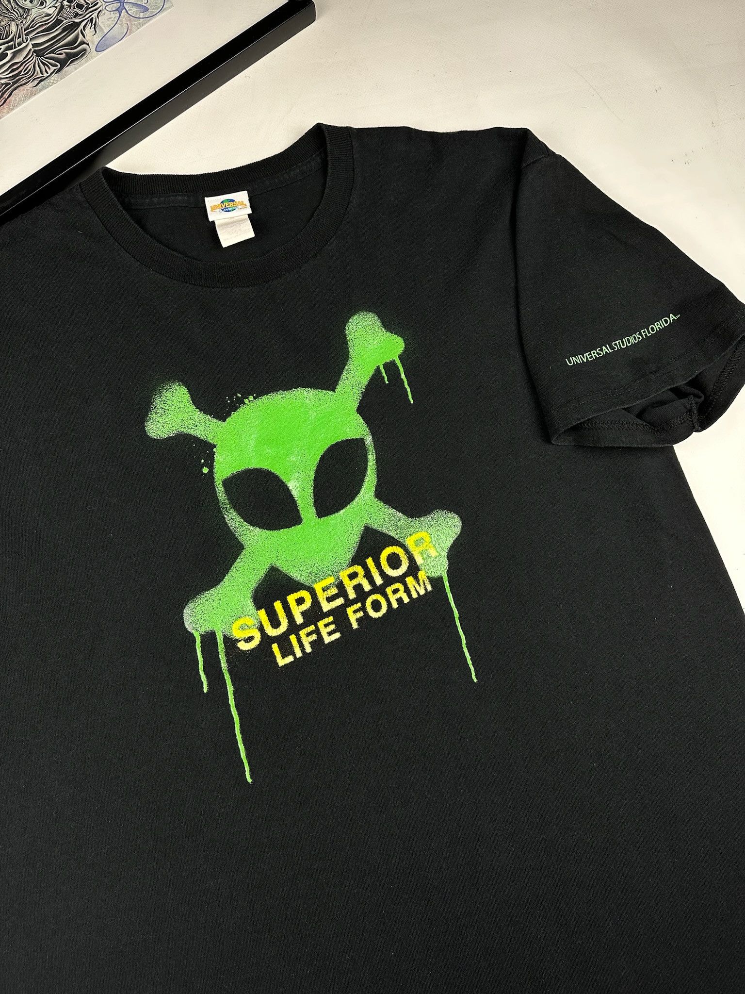 Universal Studios Vintage Alien Universe Tee superior life form rave Size US L / EU 52-54 / 3 - 3 Thumbnail