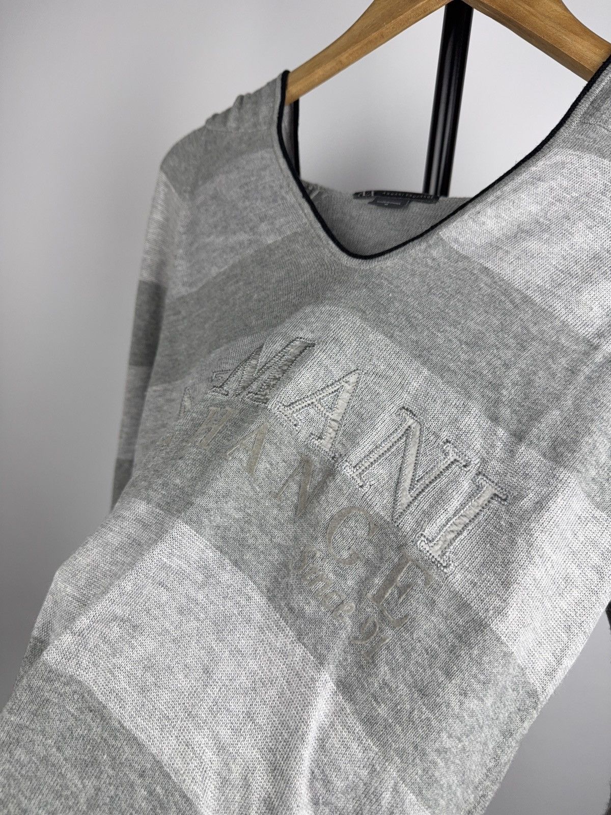 Armani Exchange Luxury Armani Exchange AX V Neck Knit Grey Logo Sweater M Size M / US 6-8 / IT 42-44 - 7 Thumbnail