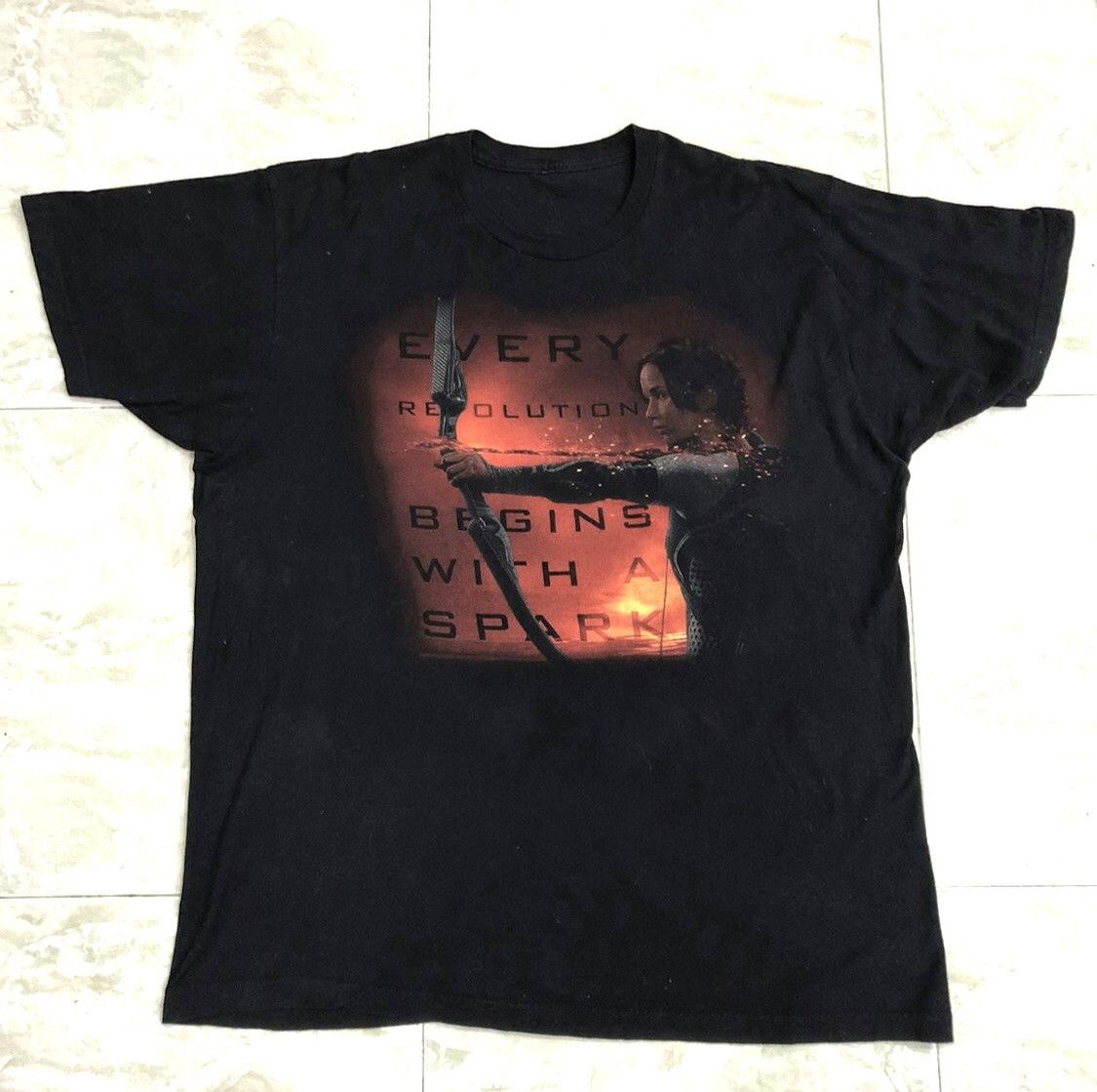 Band Tees Vintage The Hunger Games Movie T Shirt Size US XL / EU 56 / 4 - 2 Thumbnail
