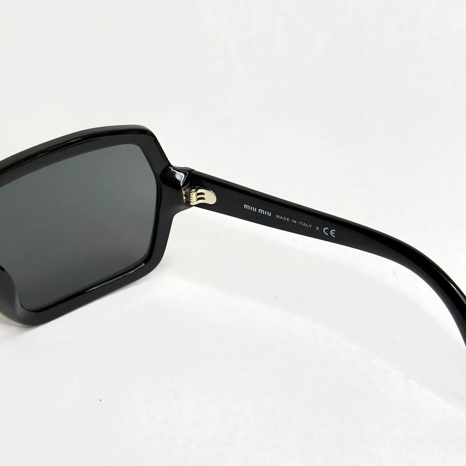 Miu Miu MIU MIU CORE MU06WS Black Geometric Square Fashion 06W Size ONE SIZE - 3 Thumbnail