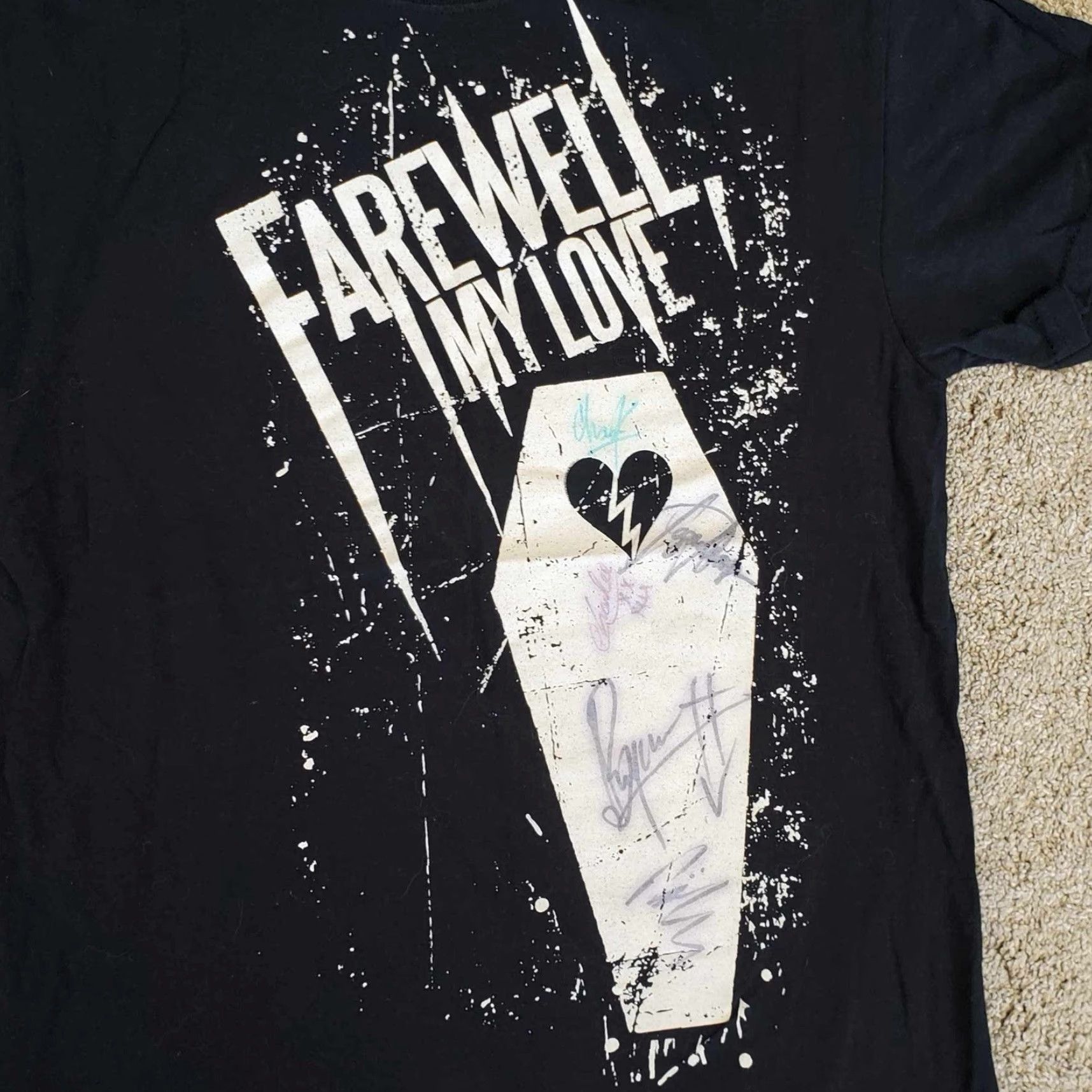 Gildan VINTAGE Farewell My Love tour T Shirt Band Tee SIGNED Size Small RARE S Black Gildan Unisex Adults T-Shirt Size US S / EU 44-46 / 1 - 2 Thumbnail