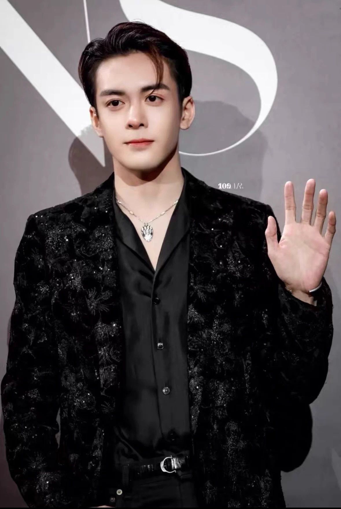 Saint Laurent Paris Saint Laurent 2021SS Black Velvet Hibiscus Blazer 46/50 Size 46S - 8 Thumbnail