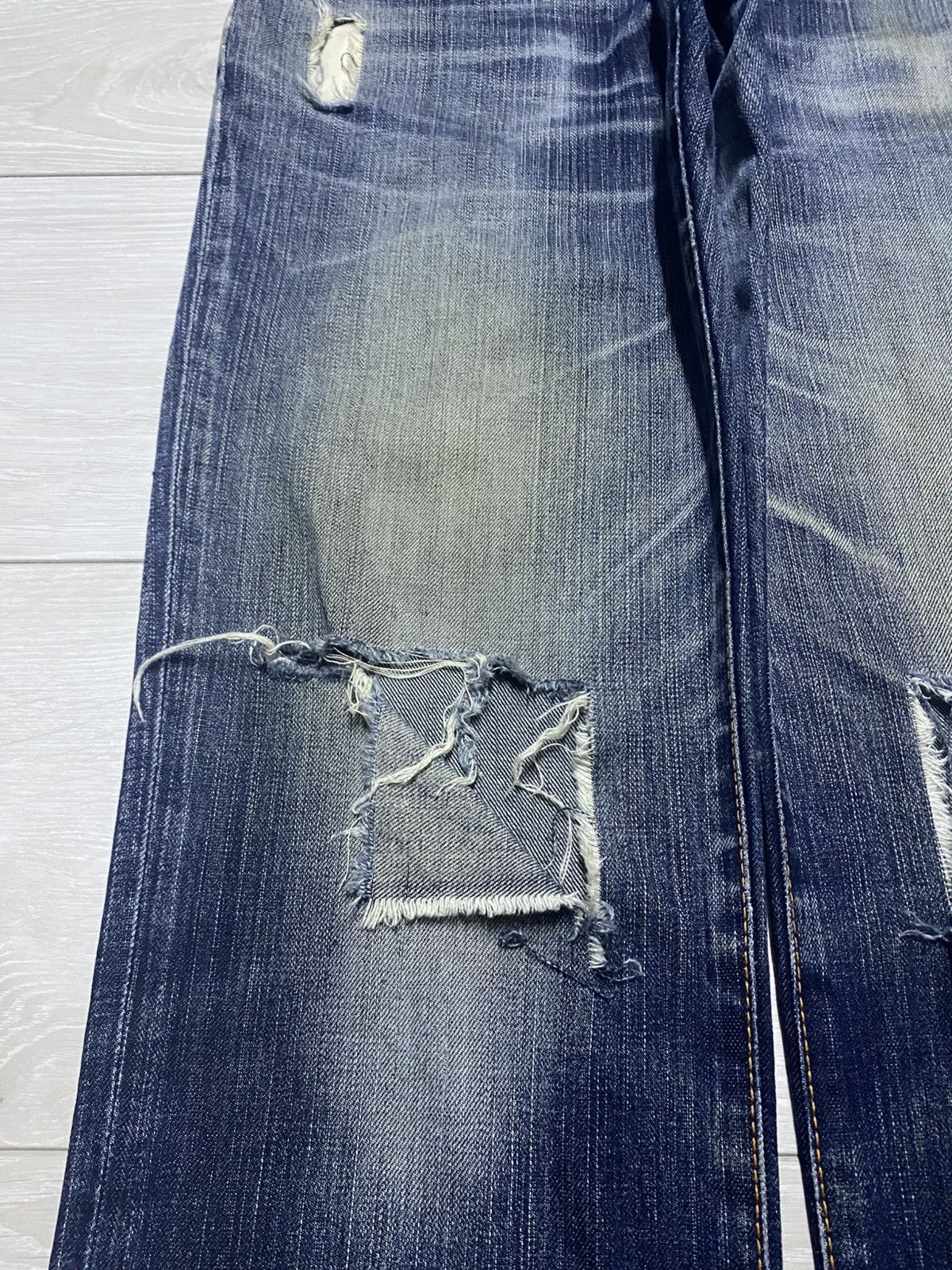 Edwin Vintage Edwin 502 Blue Wash Distressed Jeans Size US 31 - 7 Thumbnail