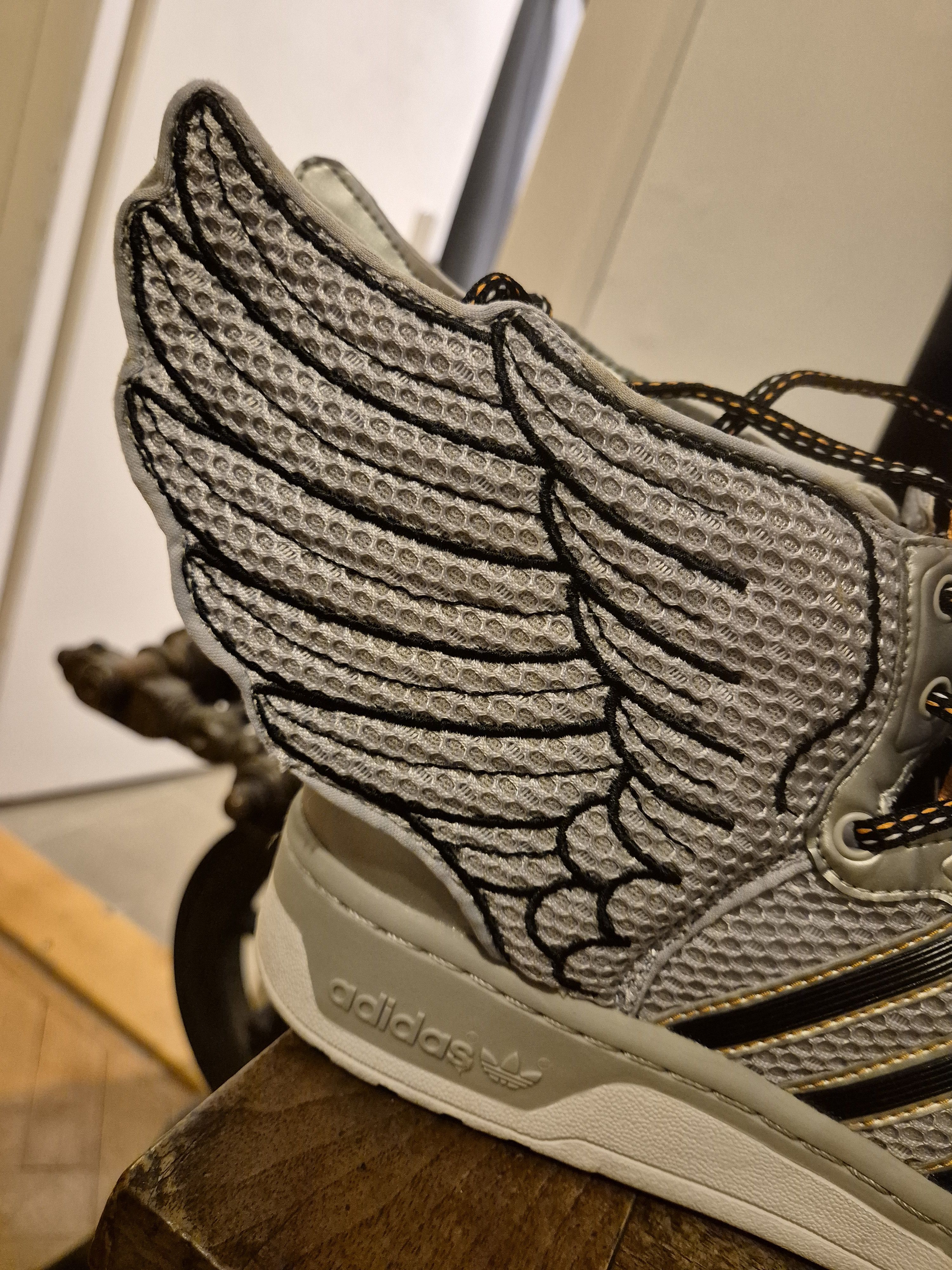 Adidas × Jeremy Scott Jeremy Scott Silver Wings 2.0 Size US 8 / EU 41 - 6 Thumbnail
