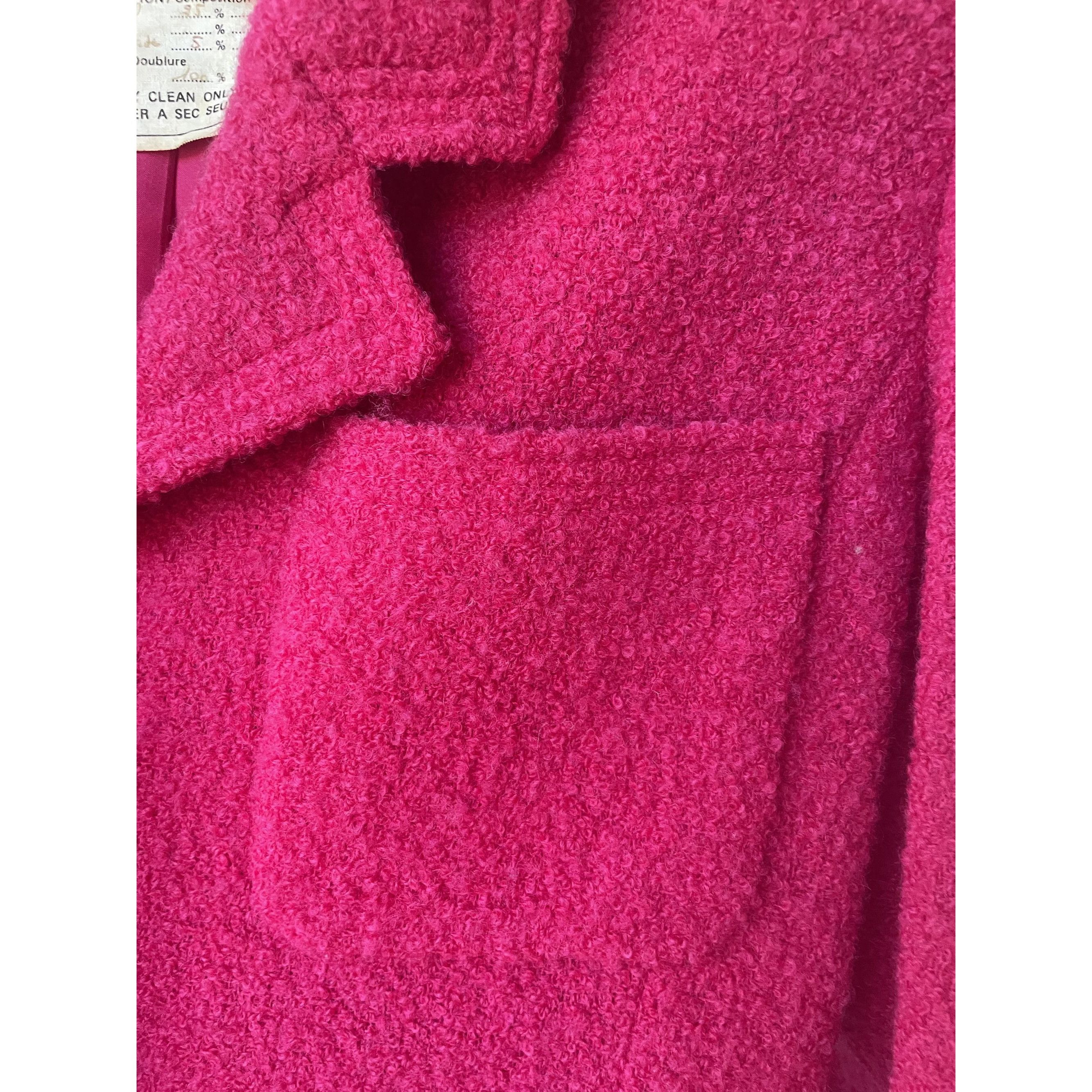 Chanel Chanel Vintage Boucle Wool Pink Coat With Gold Button Accent Size XS / US 0-2 / IT 36-38 - 9 Thumbnail