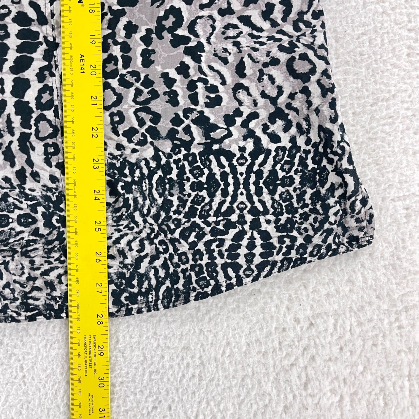 Vintage Foxcroft Button-Up Shirt Womens 26W Black Animal Print Fitted 3/4 Sleeve Shirt Womens Plus Size Black Animal Print Foxcroft Button-Up 26W Size 4XL / US 24-26 - 6 Thumbnail