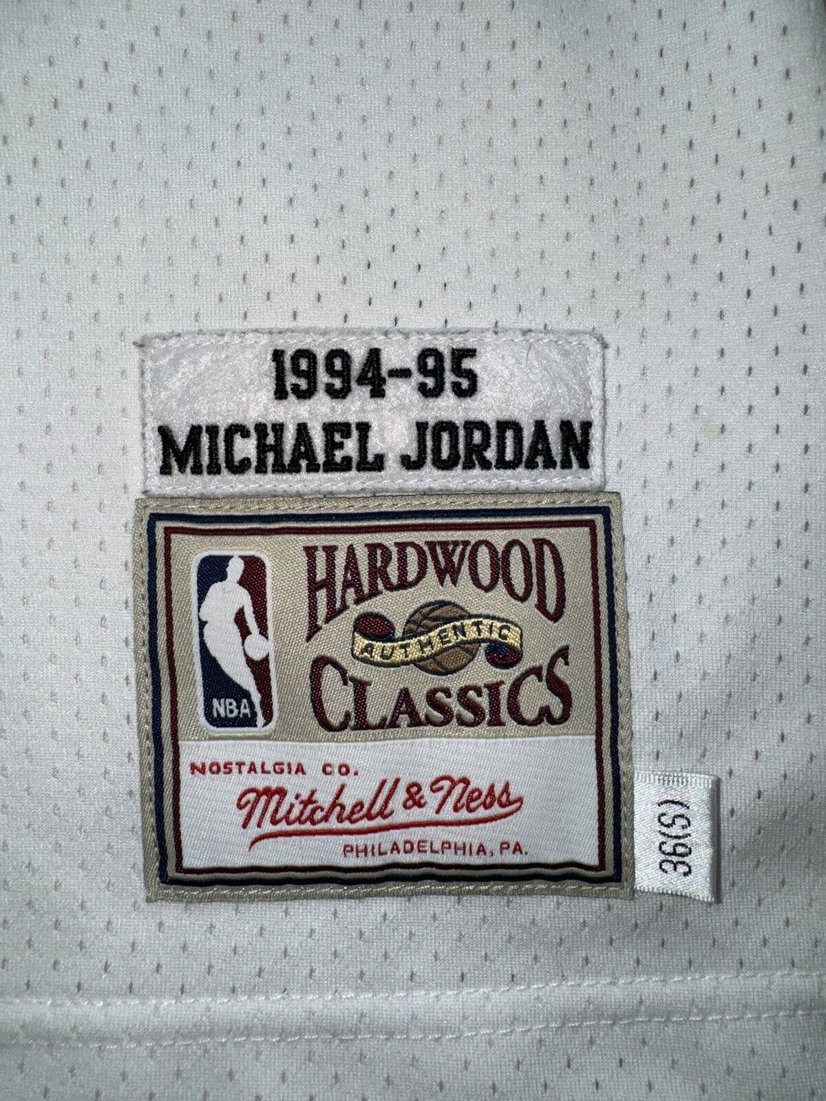 Mitchell & Ness Mitchell & Ness NBA Chicago Bulls Michael Jordan 45 Jersey S Size ONE SIZE - 5 Thumbnail